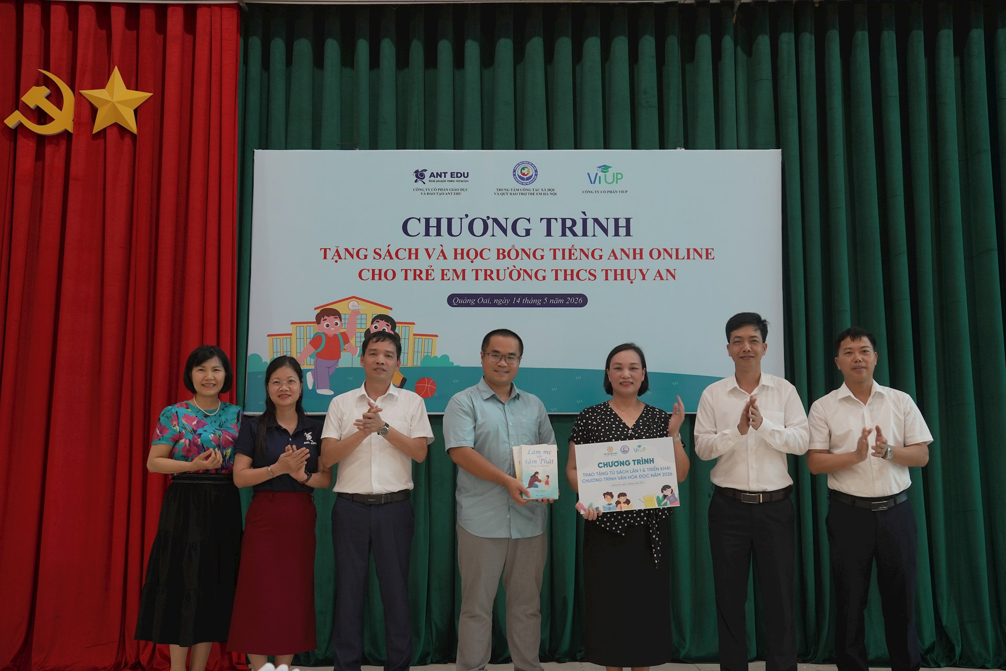 trao-sach-o-thuy-an.jpg