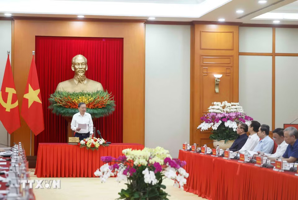 ng-bi-thu-chu-tich-nuoc-to-lam-chu-tri-phien-hop-ban-chi-dao-tong-ket-100-nam-dang-lanh-dao-cach-mang-viet-nam-14-5.jpg