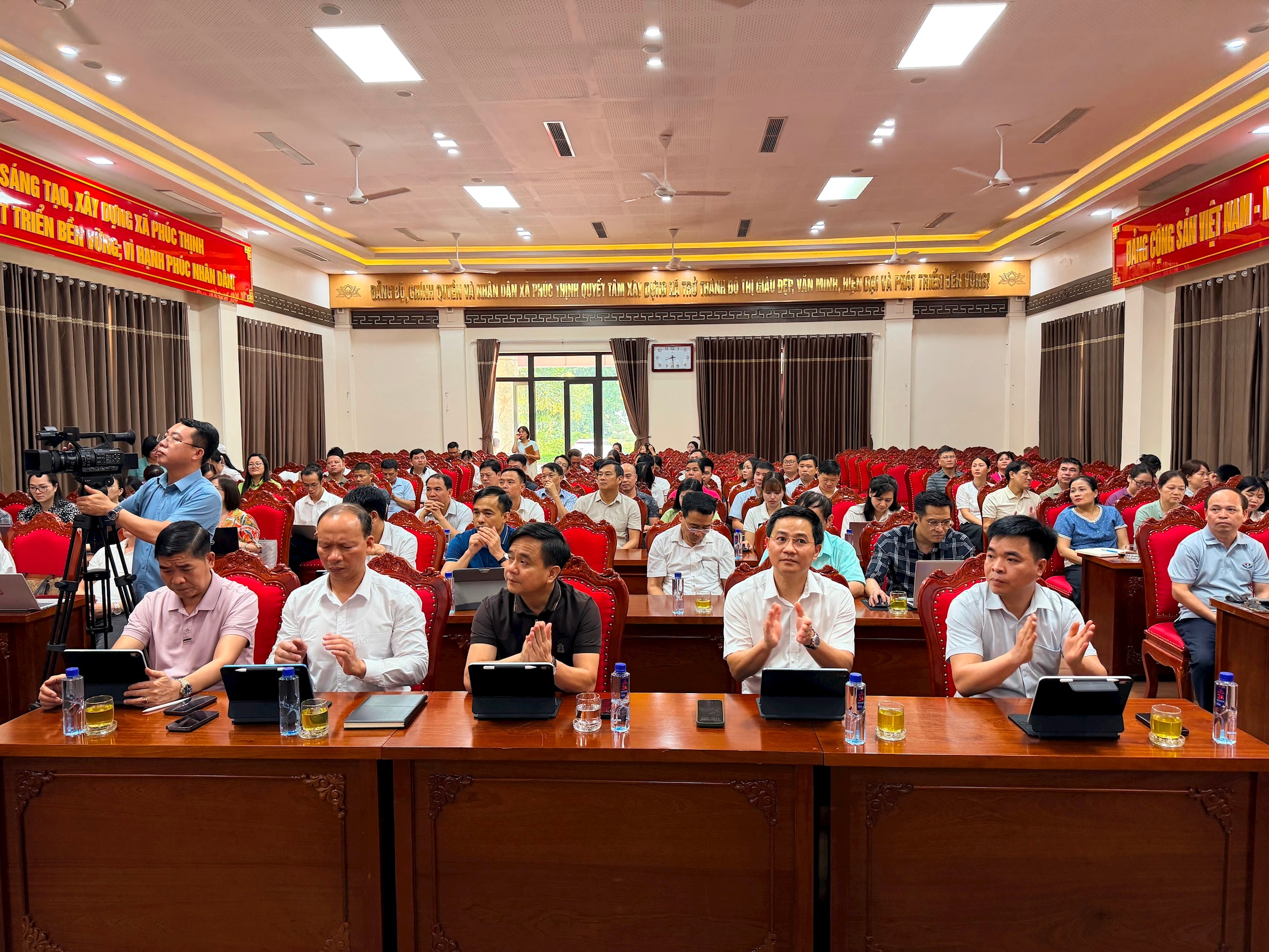 Các đại biểu, cán bộ tham dự lớp đào tạo, bồi dưỡng năng lực số cơ bản năm 2026. Ảnh: Thanh Hà
