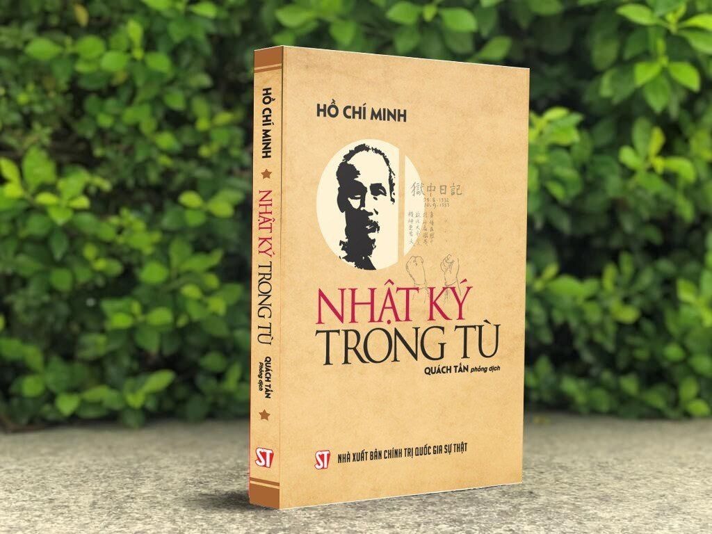 cuon-nhat-ky-trong-tu-ban-phong-dich-cua-nha-tho-quach-tan-.-anh-ttxvn.jpg
