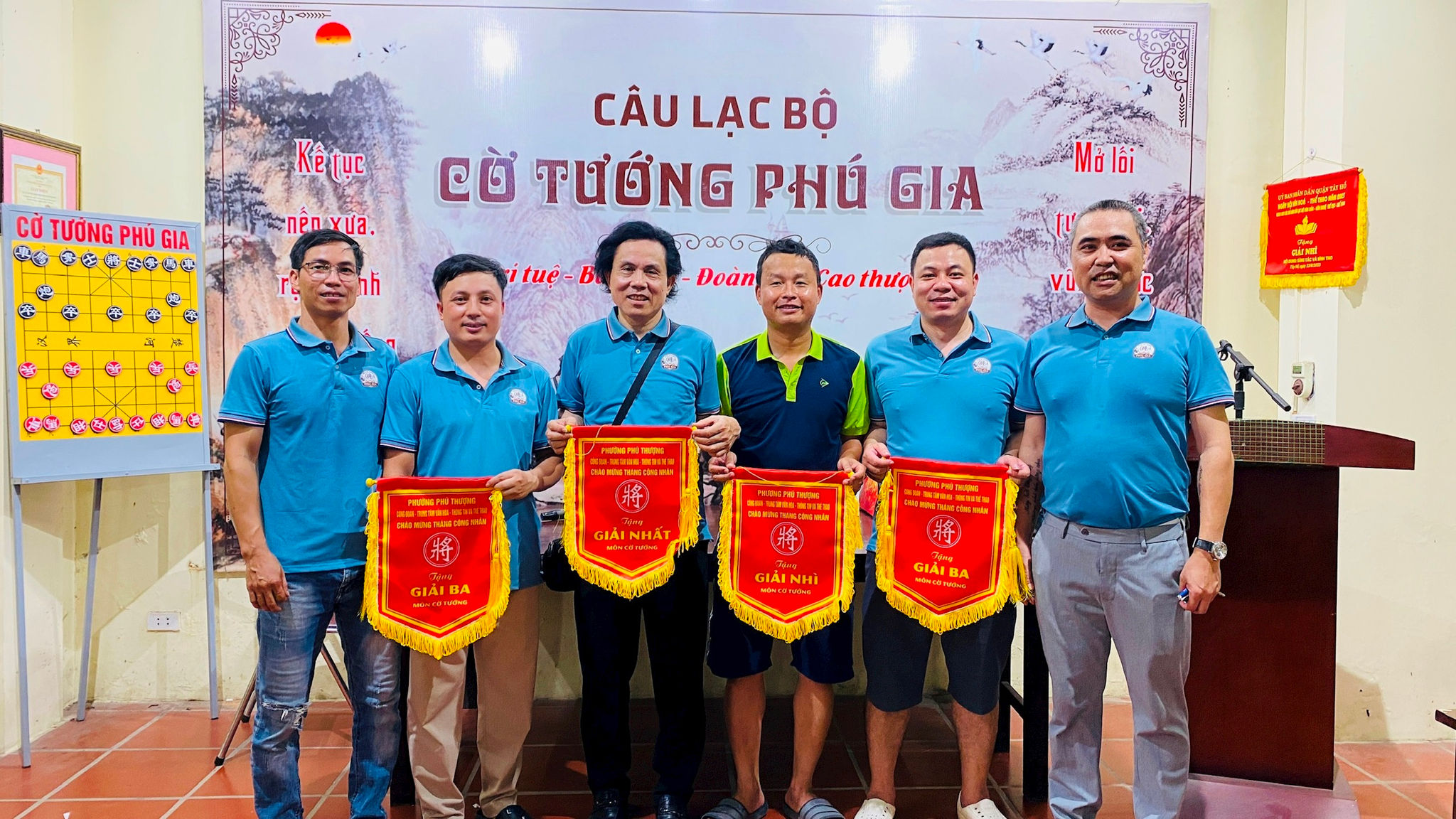 Niềm vui khi nhận giải thưởng của các vận động viên môn cờ tướng Ảnh: PV