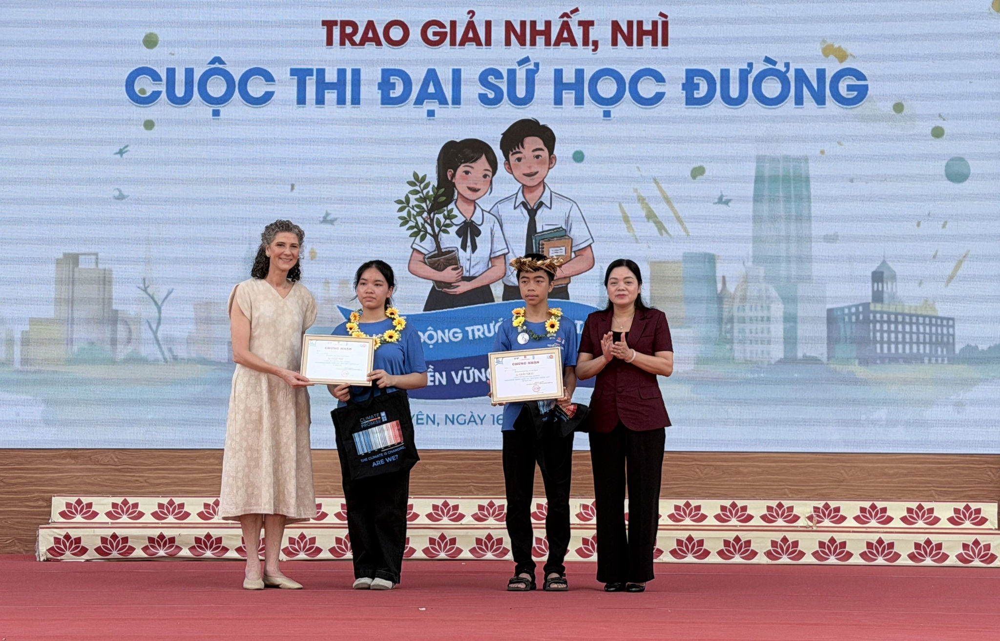 trao-giai-1.jpg