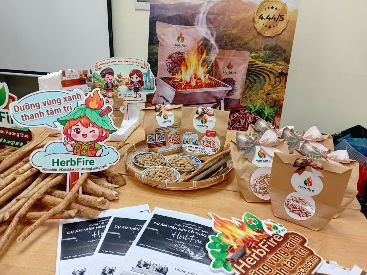 Các sản phẩm của nhóm HerbFire. Ảnh: VT