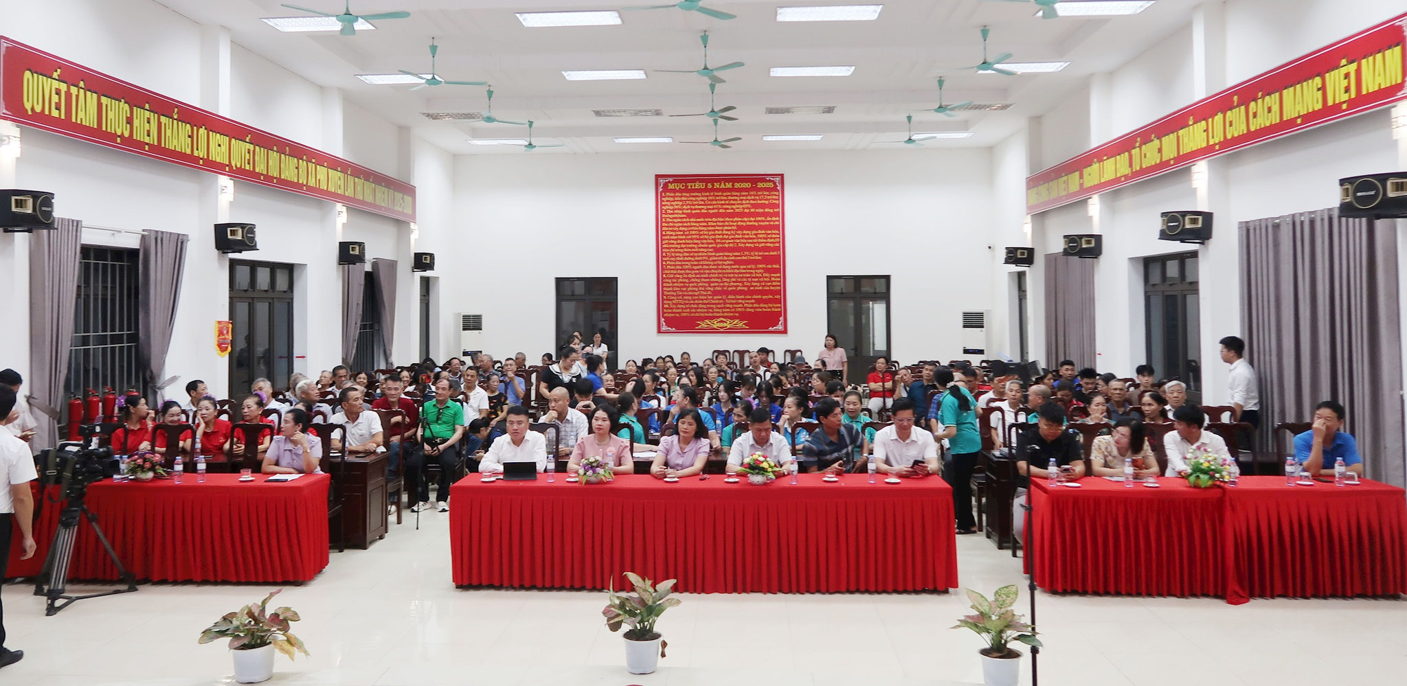 Quang cảnh tại điểm cầu. Ảnh: Sơn Thịnh