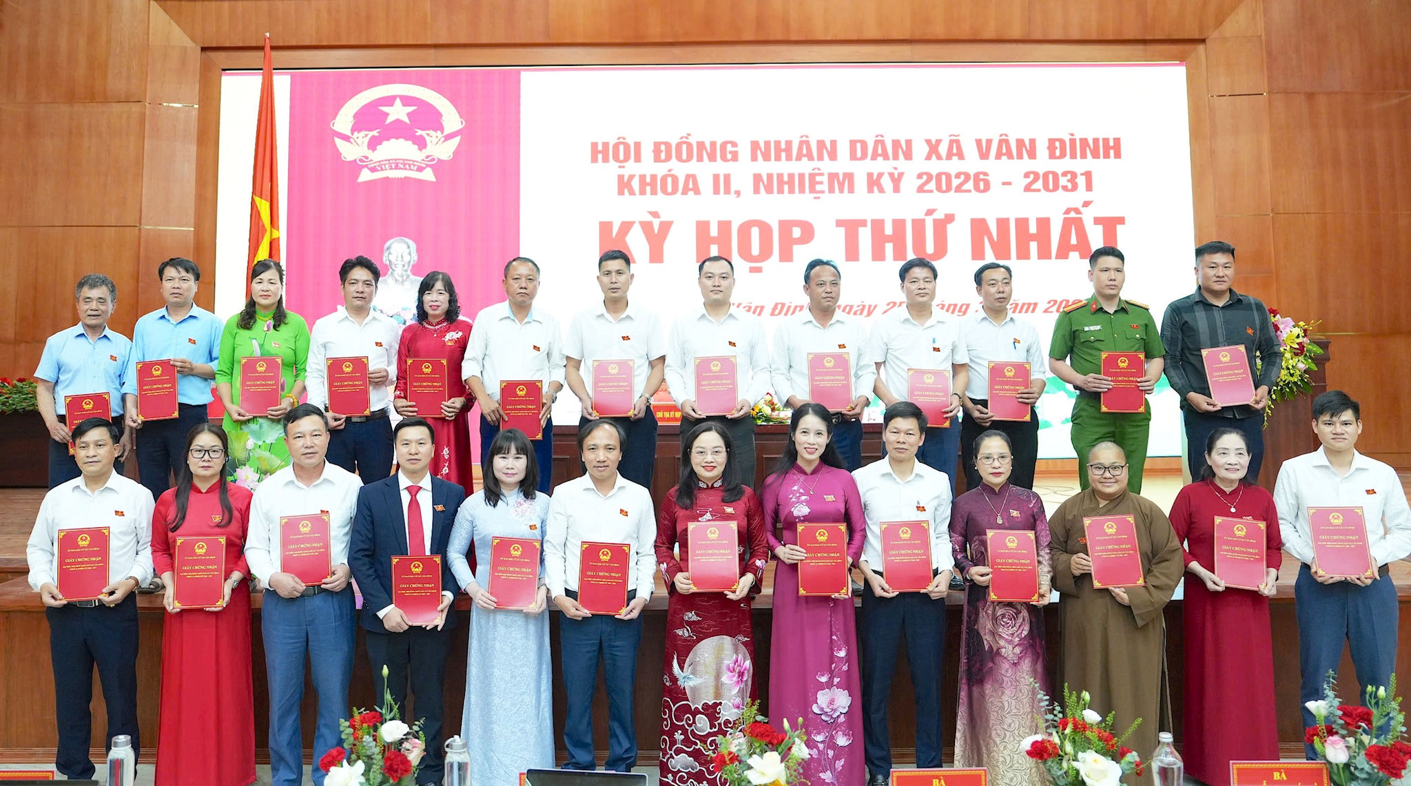 hop-hdnd-thu-nhat.jpg