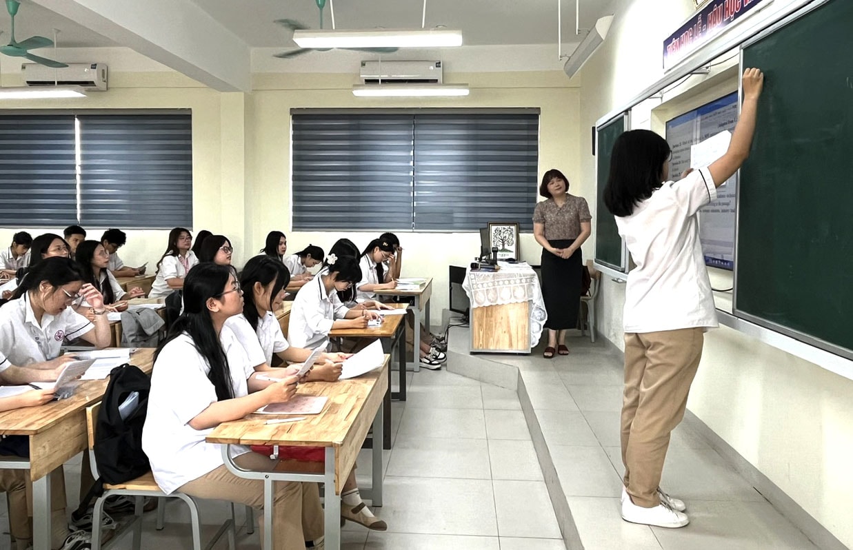 mot-tiet-on-tap-cua-hoc-sinh-lop-12-truong-trung-hoc-pho-thong-yen-vien-xa-phu-dong-.-anh-minh-khang.jpg