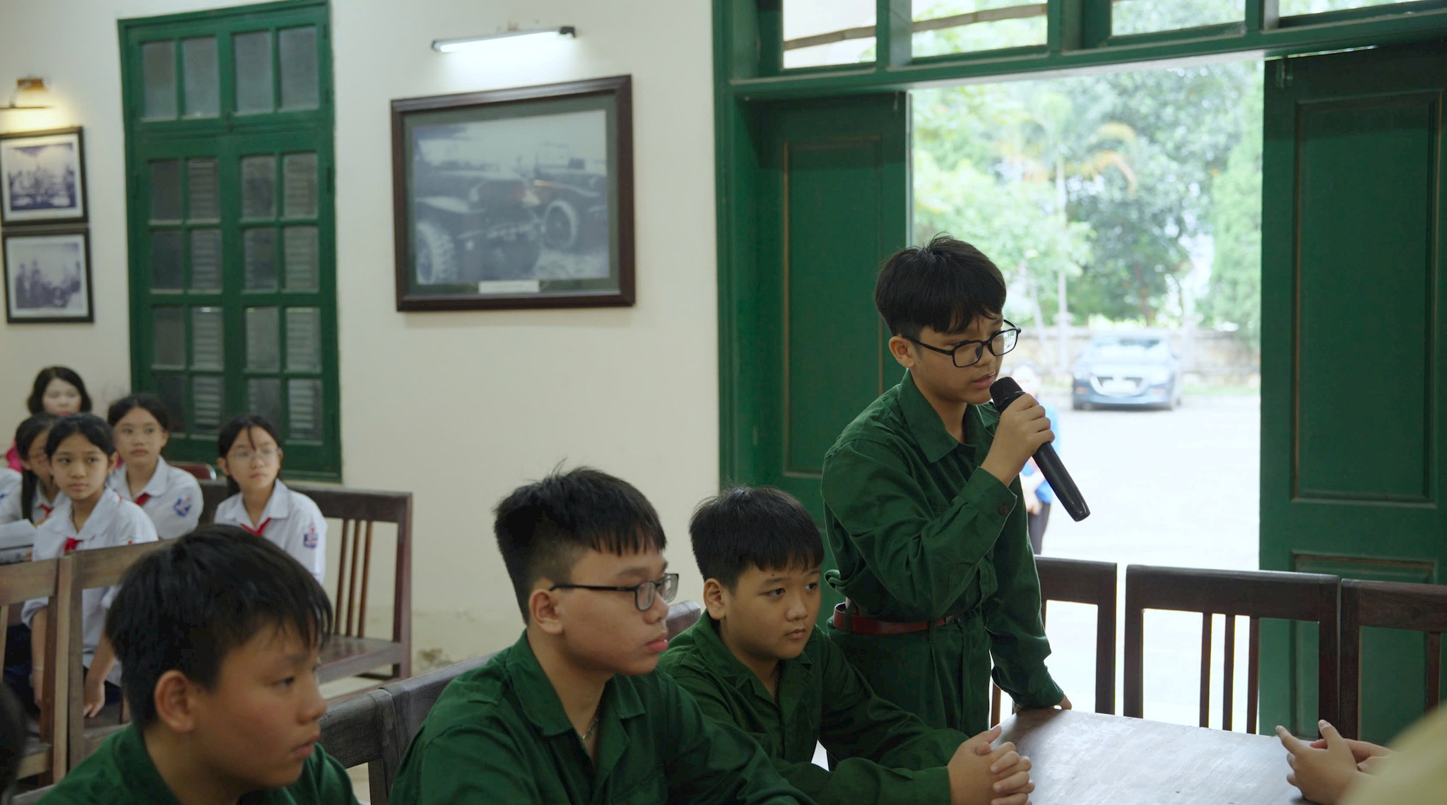 Tại không gian lịch sử của Khu di tích, học sinh được tái hiện sinh động bối cảnh, nội dung và ý nghĩa của Hội nghị quân sự Trung Giã năm 1954 thông qua các hoạt động như: tìm hiểu tư liệu, sân khấu hóa tình huống lịch sử, tọa đàm cùng “chuyên gia lịch sử”, trò chơi vận động “giải mật thư”.