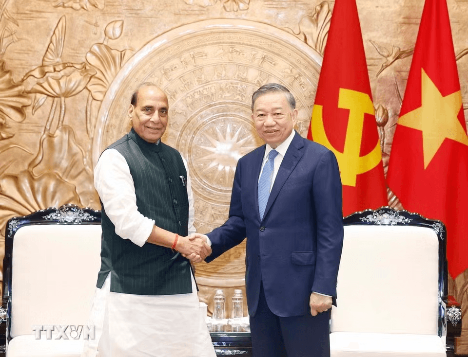 Tổng Bí thư, Chủ tịch nước Tô Lâm tiếp Bộ trưởng Bộ Quốc phòng Ấn Độ- Ảnh 1.