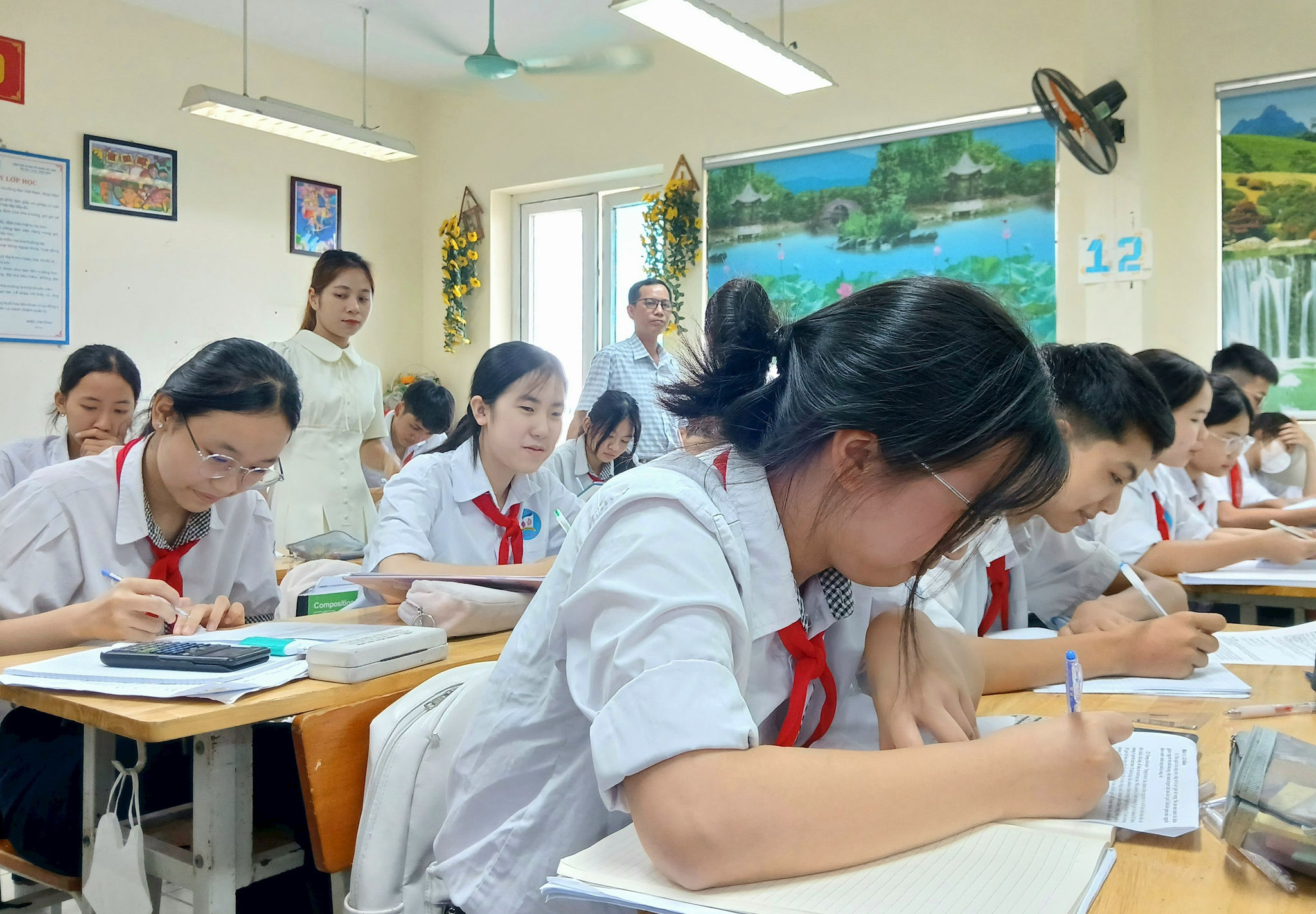 Tiết học môn Toán tại lớp 9G, Trường THCS Đại Áng, xã Ngọc Hồi. Ảnh: Hoàng Quyết