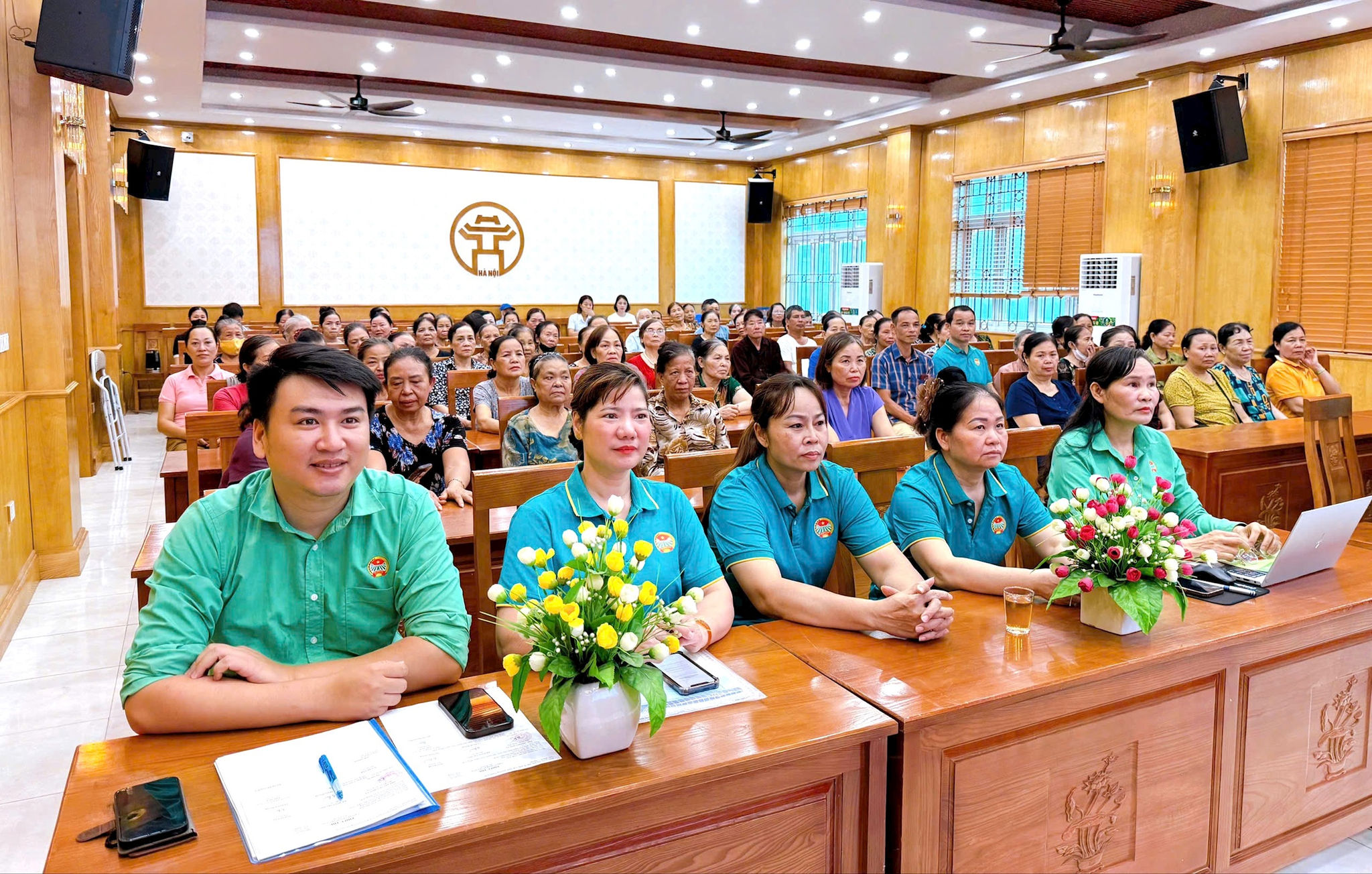 anh-cac-dai-bieu-tham-du-hoi-nong-dan.jpg
