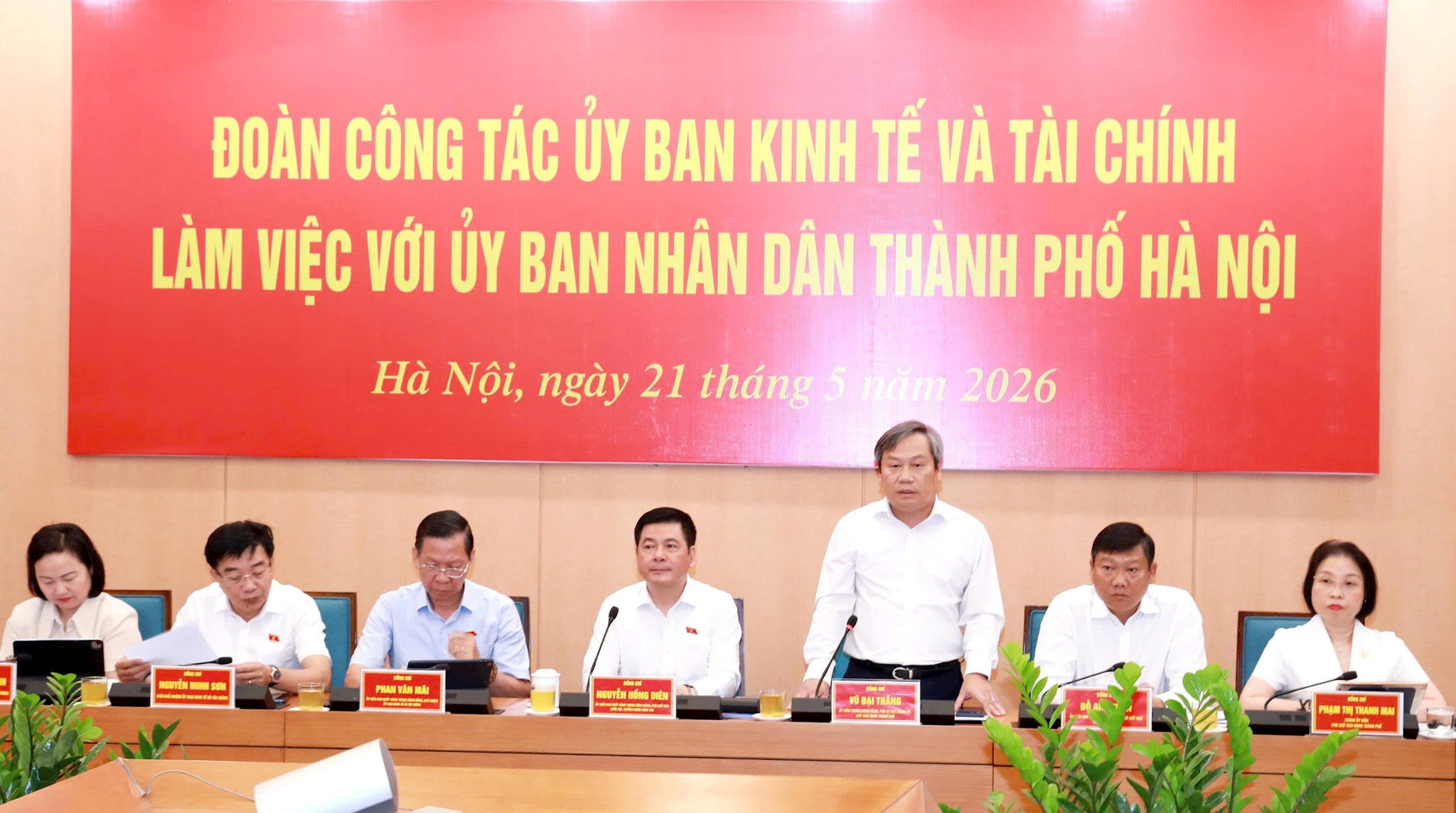 Chủ tịch UBND thành phố Hà Nội Vũ Đại Thắng phát biểu tiếp thu tại buổi làm việc. Ảnh: Đình Hiệp