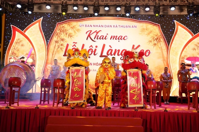 Upacara pembukaan Festival Desa Keo 2026 diselenggarakan oleh Komite Rakyat Komune Thuan An. Foto: Van Thu