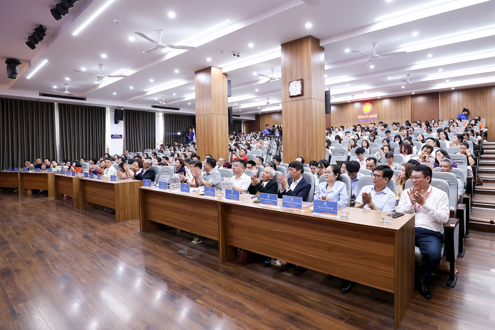 2205-dh-dai-nam-1.jpg