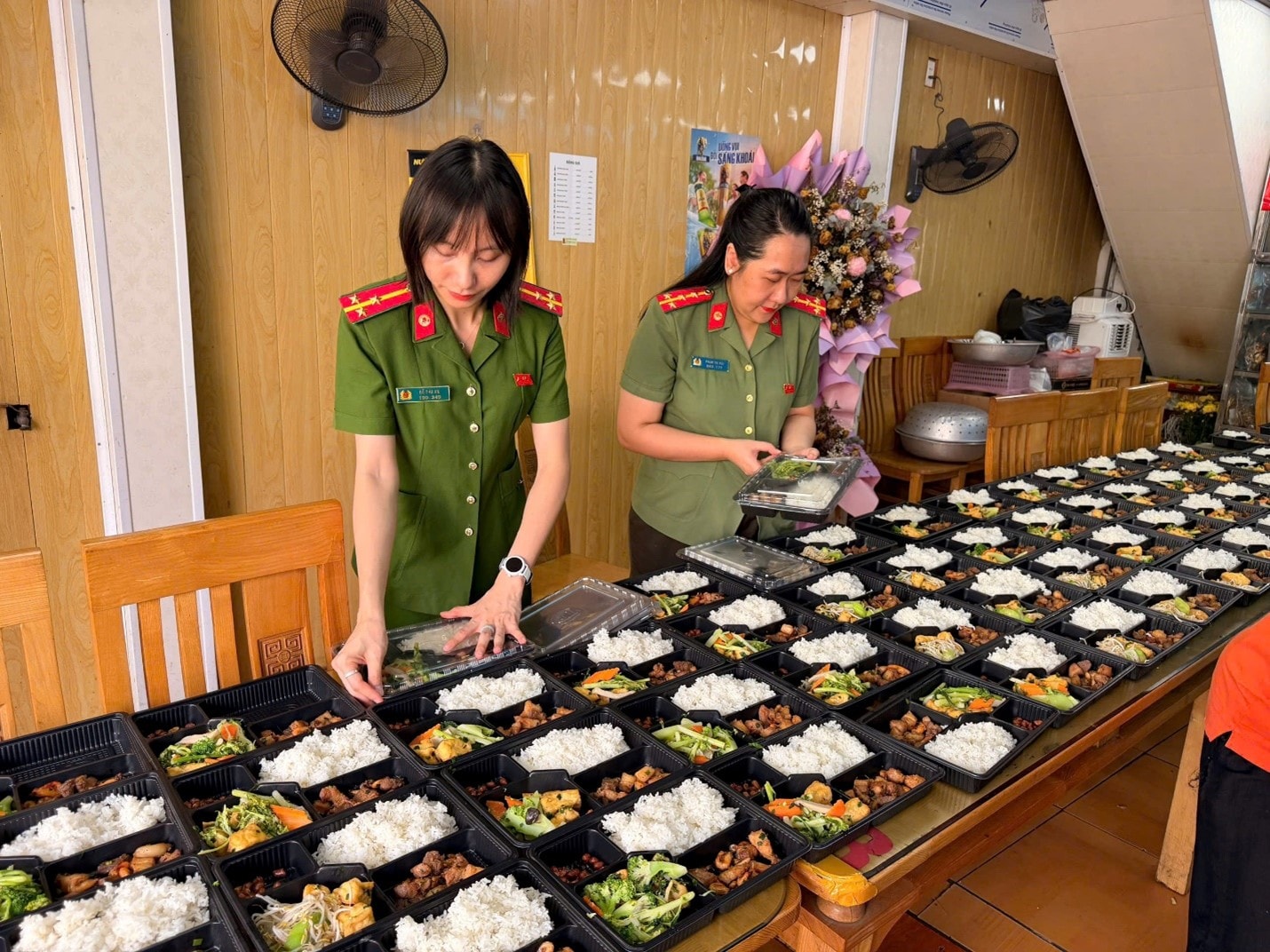 trao-bua-an.jpg