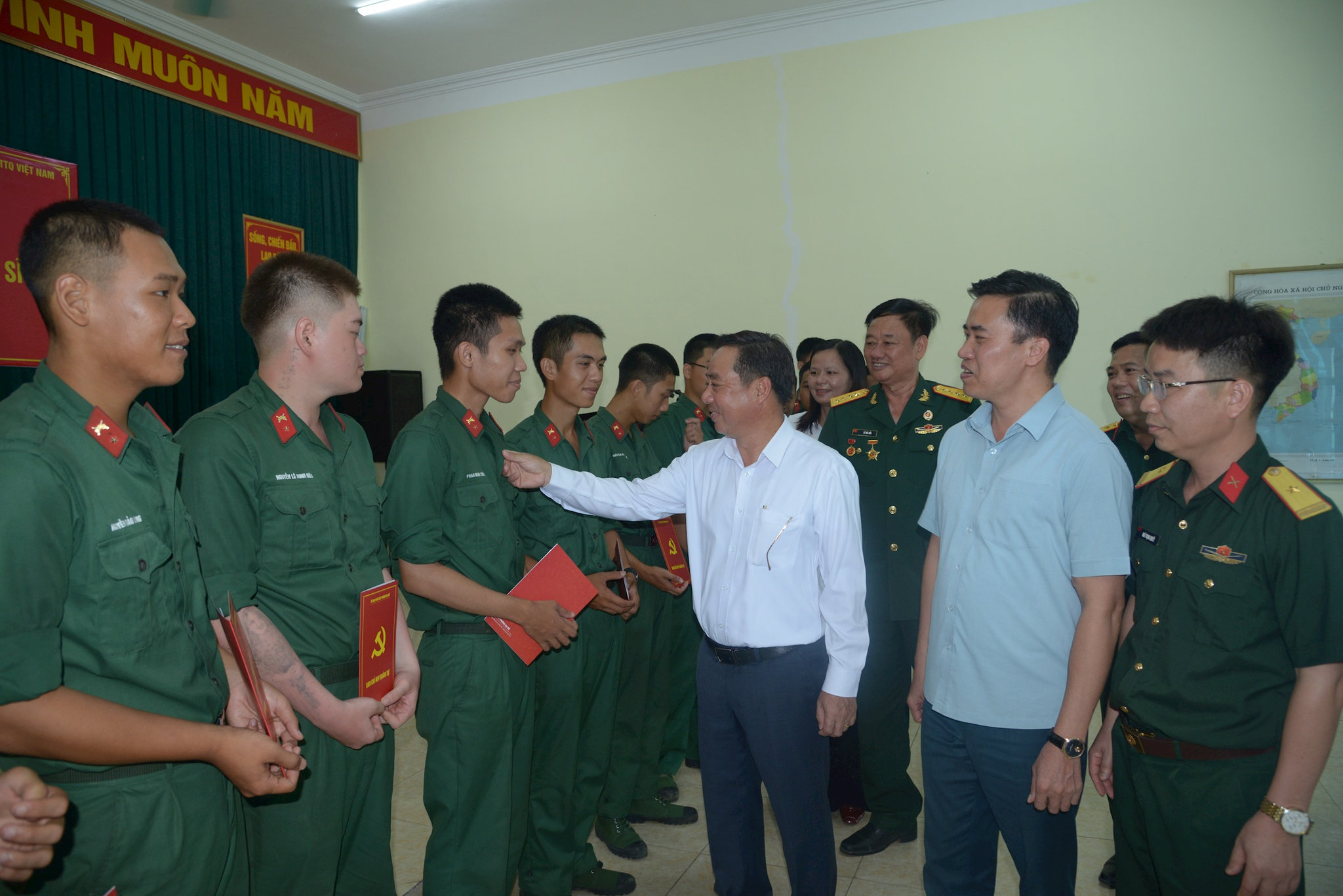 Động viên các tân binh.