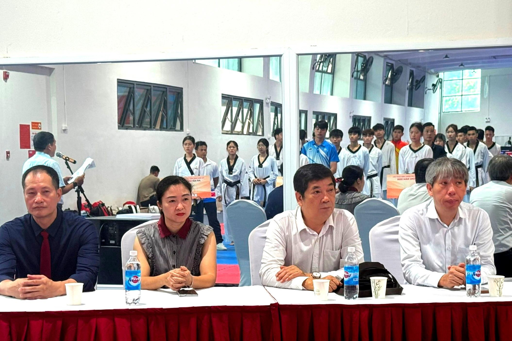 Các đại biểu tham dự chương trình. Ảnh: Mai Hoa