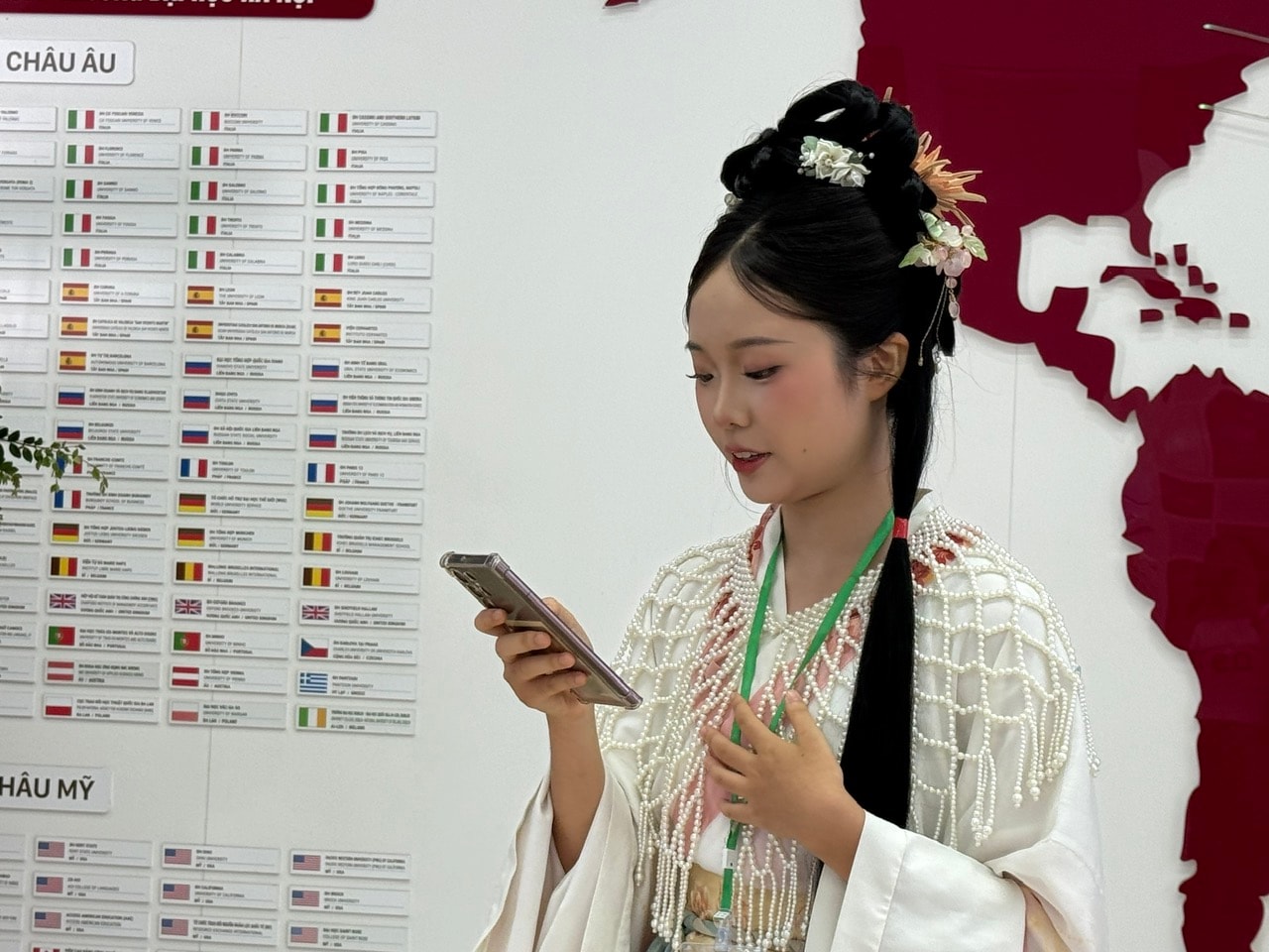 nguyen-hoang-thuy-trang.jpg