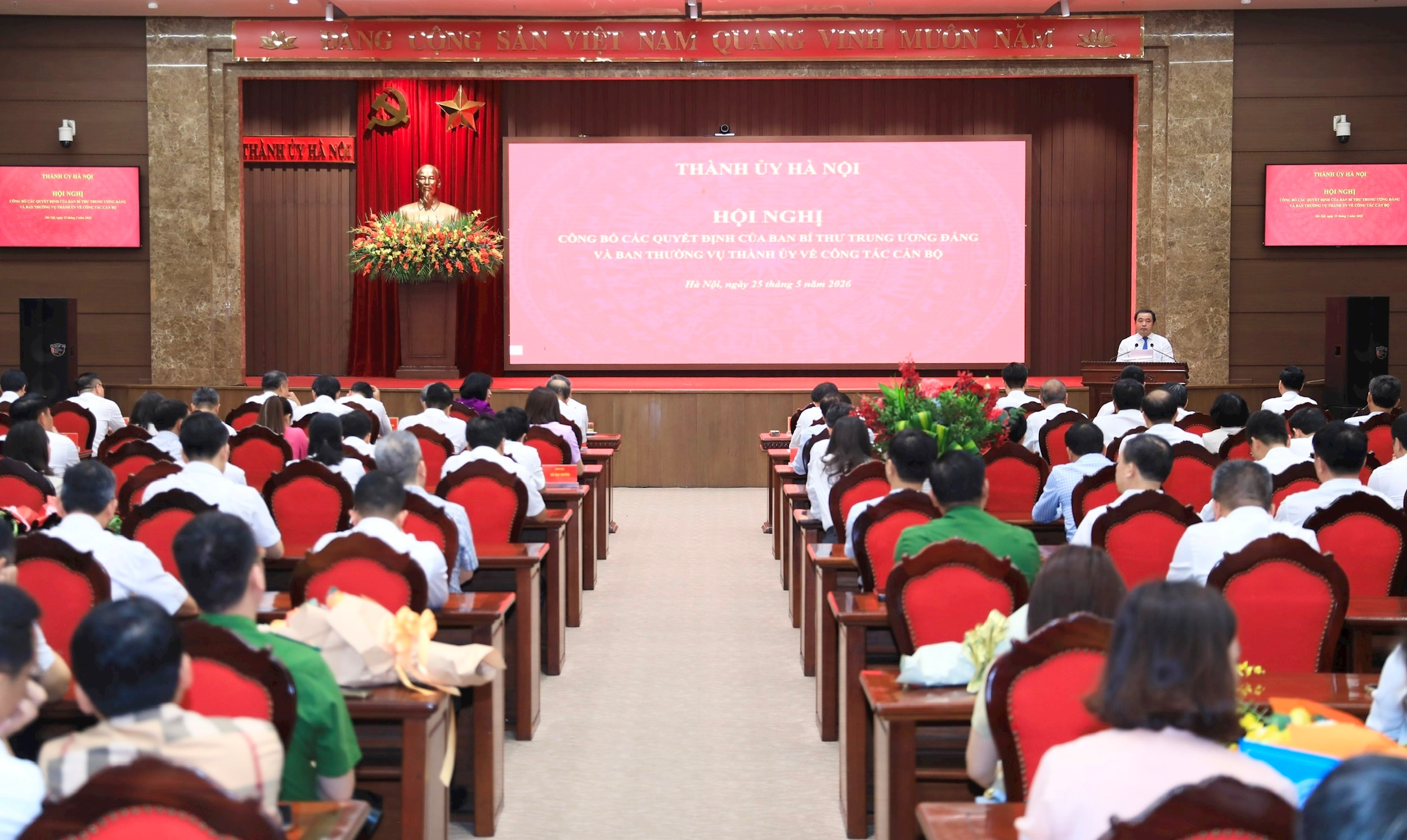 Quang cảnh hội nghị. A