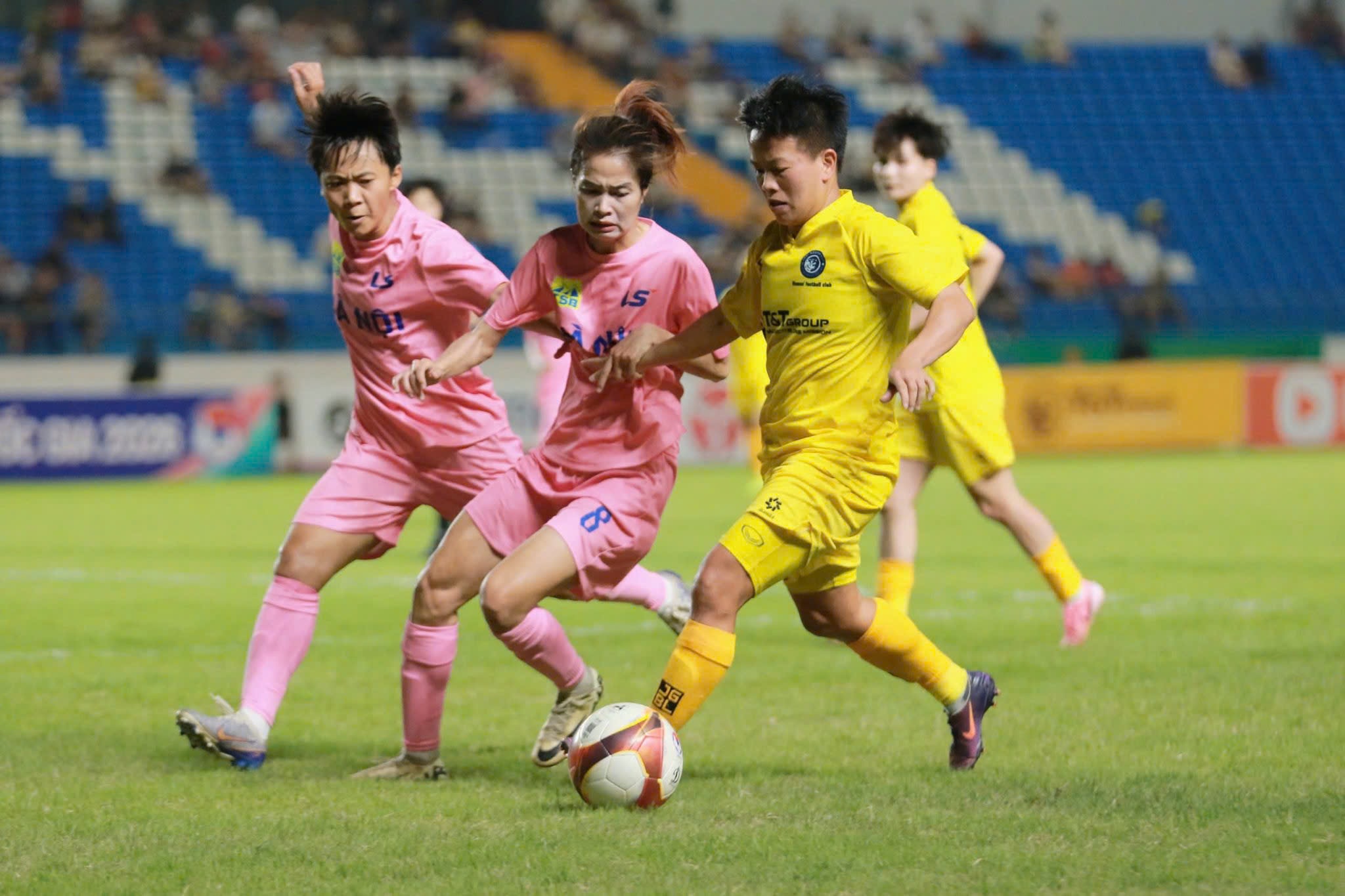 25-bong-da-nu-hn2.jpg