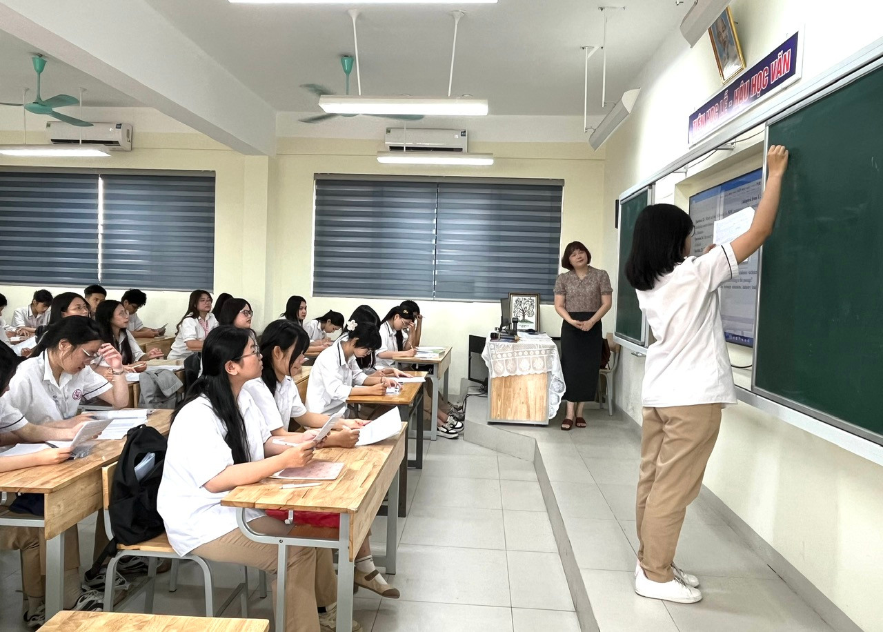 2904-thpt-yen-vien-on-tap1.jpg