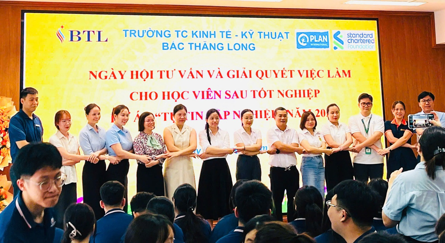 26-5 anh-viec-lam-1.jpg