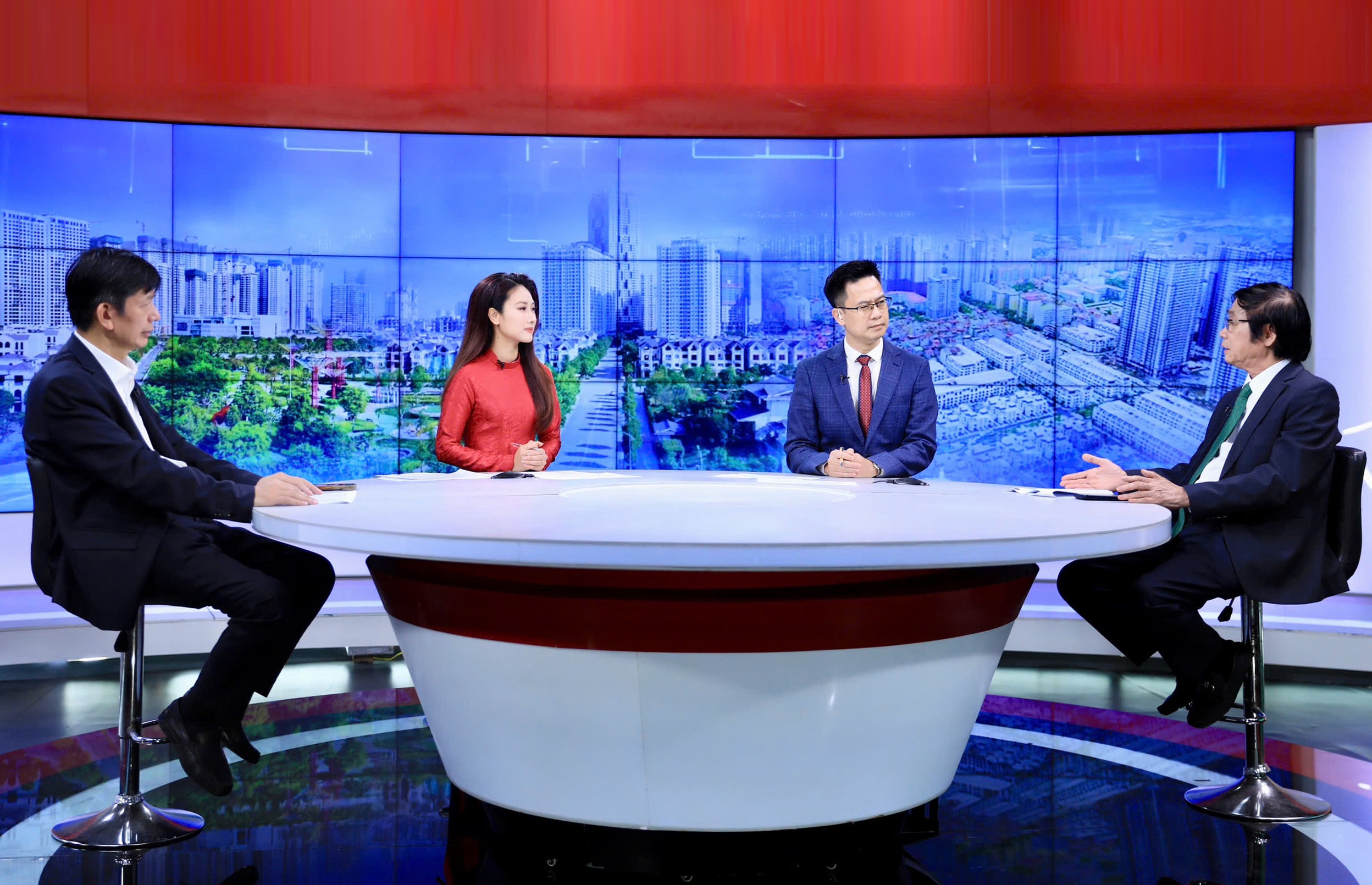 cac-khach-moi-trao-doi-tai-chuong-trinh-thoi-su-truc-tiep-nha-de-o-khong-phai-de-dau-co-do-co-quan-bao-va-phat-thanh-truyen-hinh-ha-noi-to-chuc.-anh-do-tam.jpg