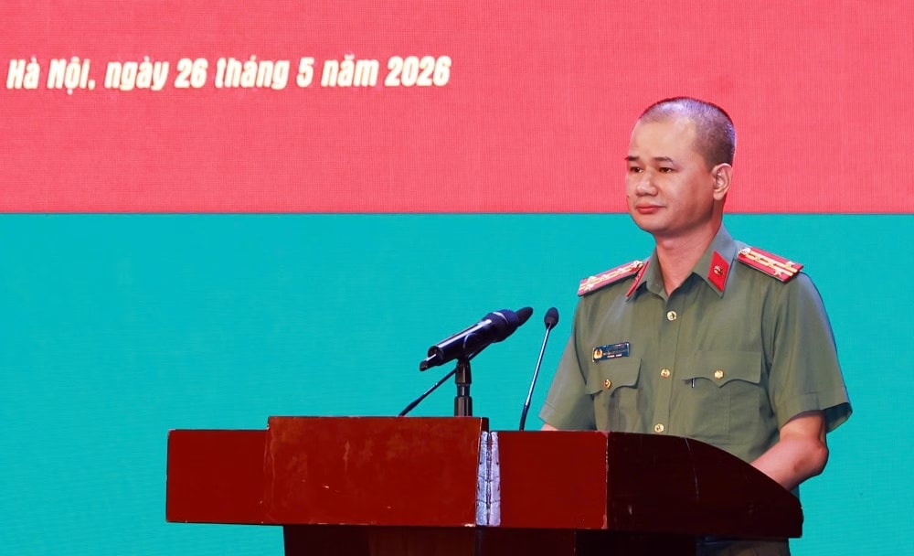 Đại tá Trần Duy Hiển, Phó Tổng Biên tập Báo CAND phát biểu tại buổi lễ.