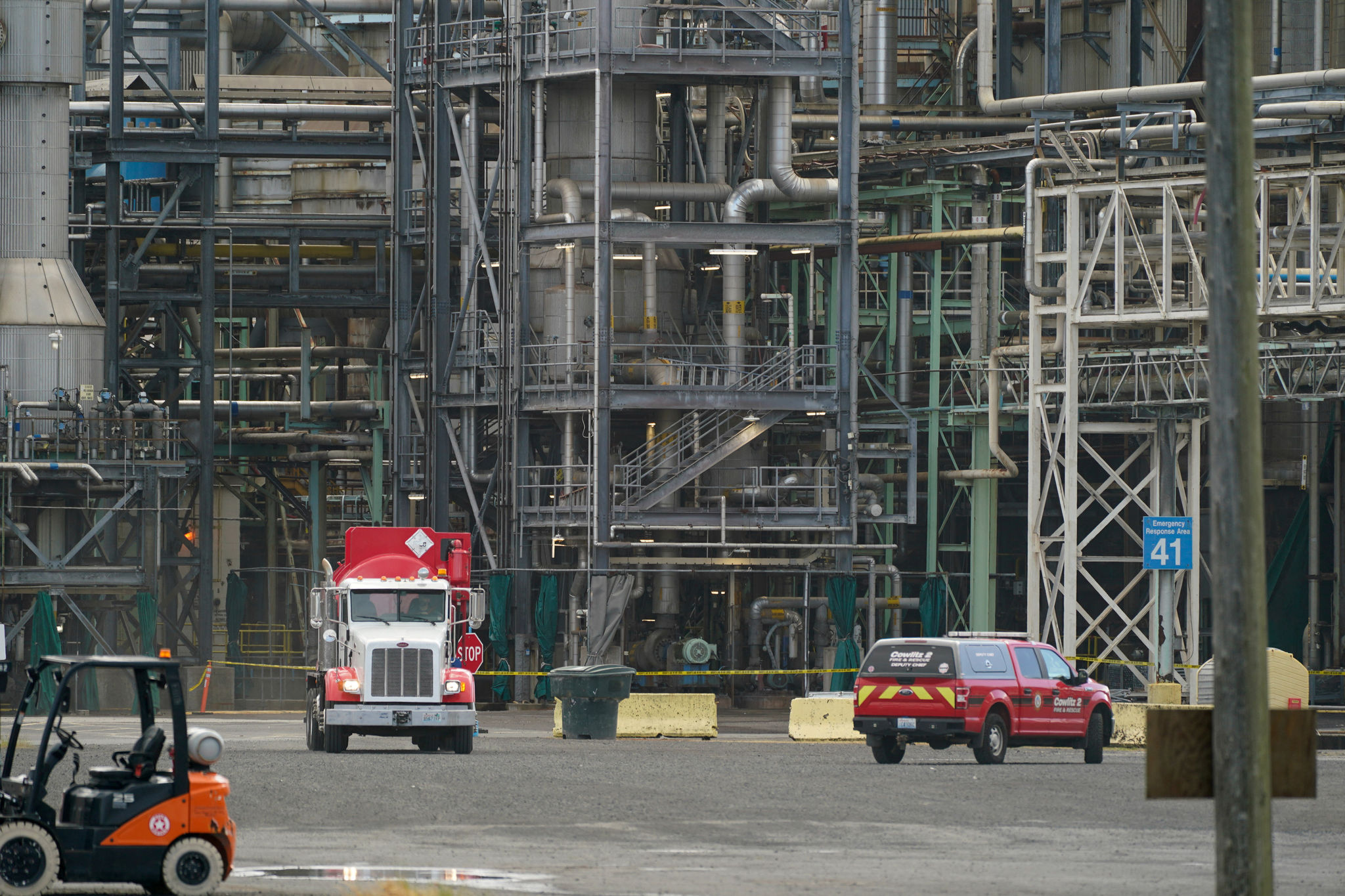 2026-05-26t234900z_455112423_rc2bhla48aok_rtrmadp_3_usa-washington-chemical-tank.jpg