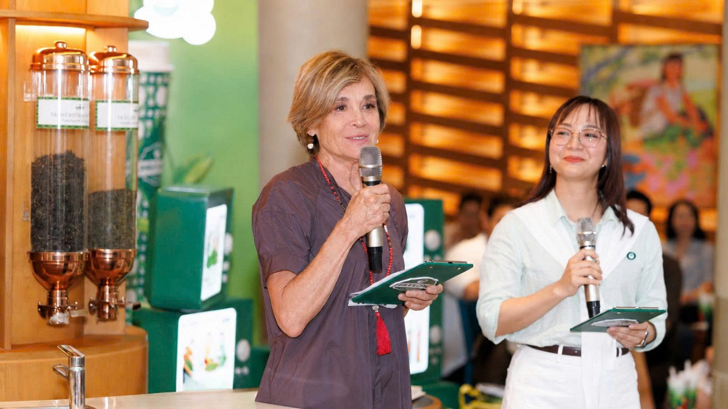 ceo-chia-se-trong-workshop-tai-phoenix-store.jpg
