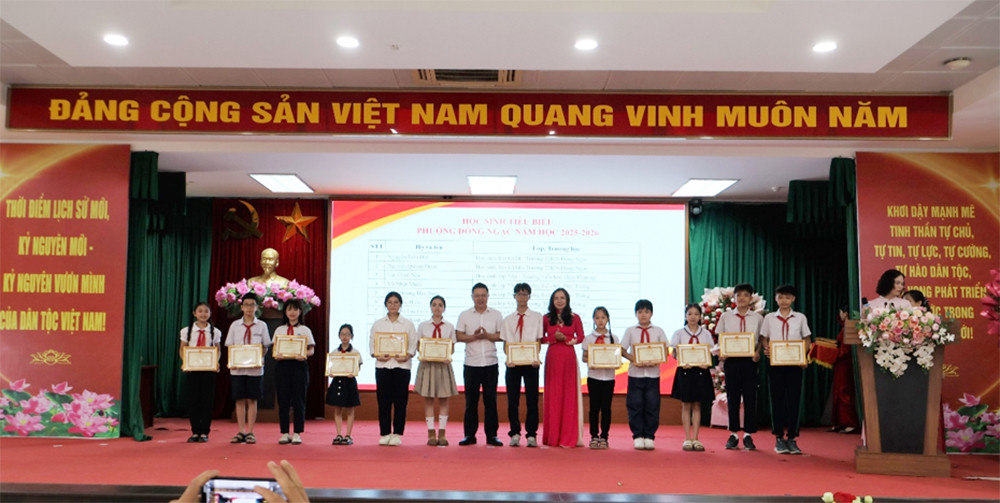 phuong_dong_ngac_khen_thuong3.jpg