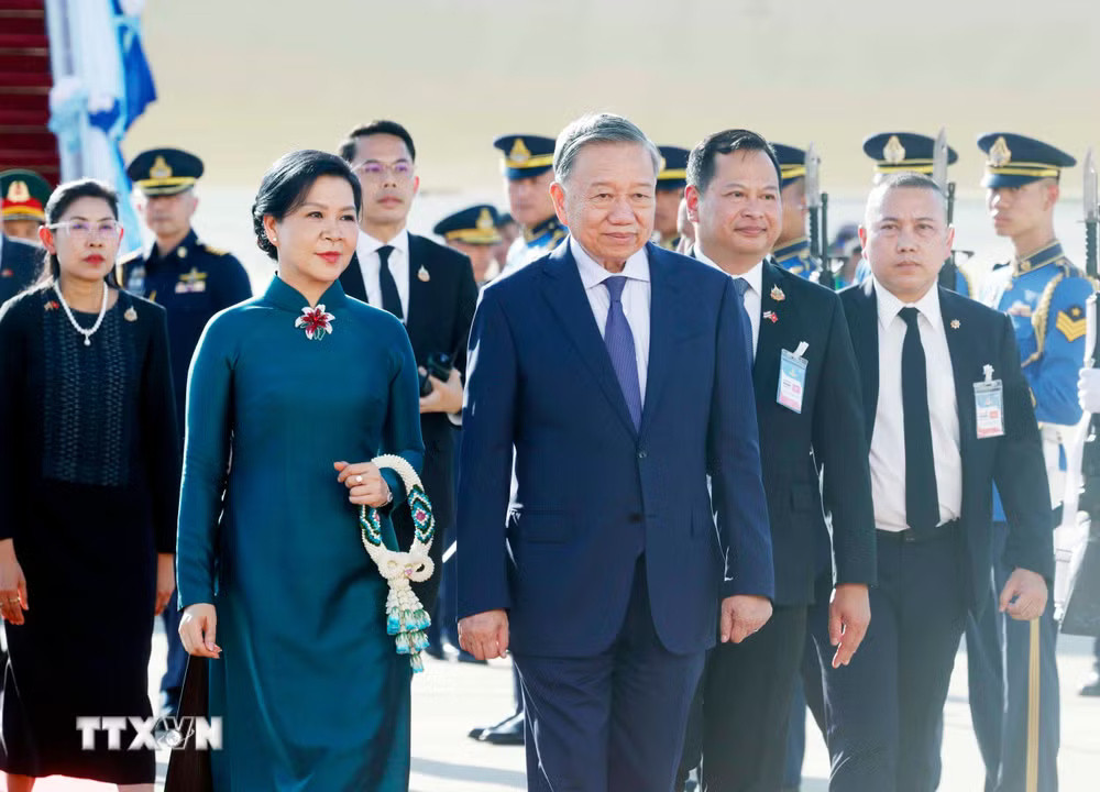 adf2c26ff2f825cf4c38daa2f6a4a15-_ttxvn-tong-bi-thu-chu-tich-nuoc-to-lam-va-phu-nhan-den-thu-do-bangkok-8788234.jpg