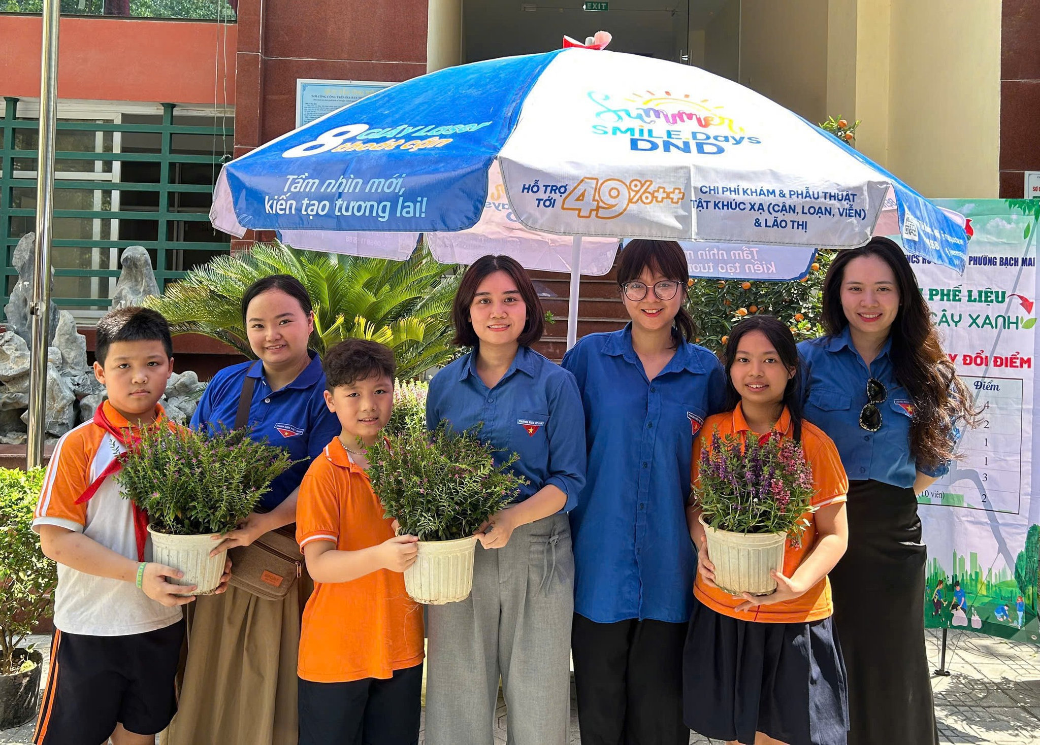 Đoàn viên thanh niên phường Bạch Mai sôi nổi hoạt động “Tử tế vì môi trường”