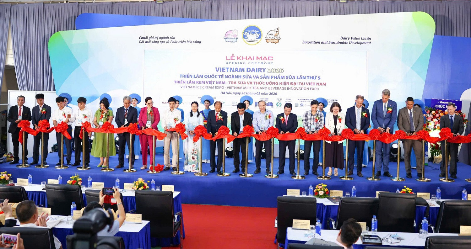 cac-dai-bieu-cat-bang-khai-mac-trien-lam.jpg