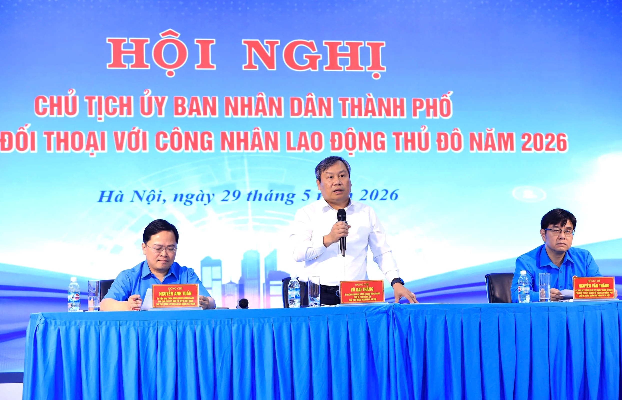 chu-tich-ubnd-thanh-pho-ha-noi-vu-dai-thang-phat-bieu-tai-hoi-nghi-chu-tich-uy-ban-nhan-dan-thanh-pho-gap-go-doi-thoai-voi-cong-nhan-lao-dong-thu-do-nam-2026.-anh-dinh-hiep.jpg