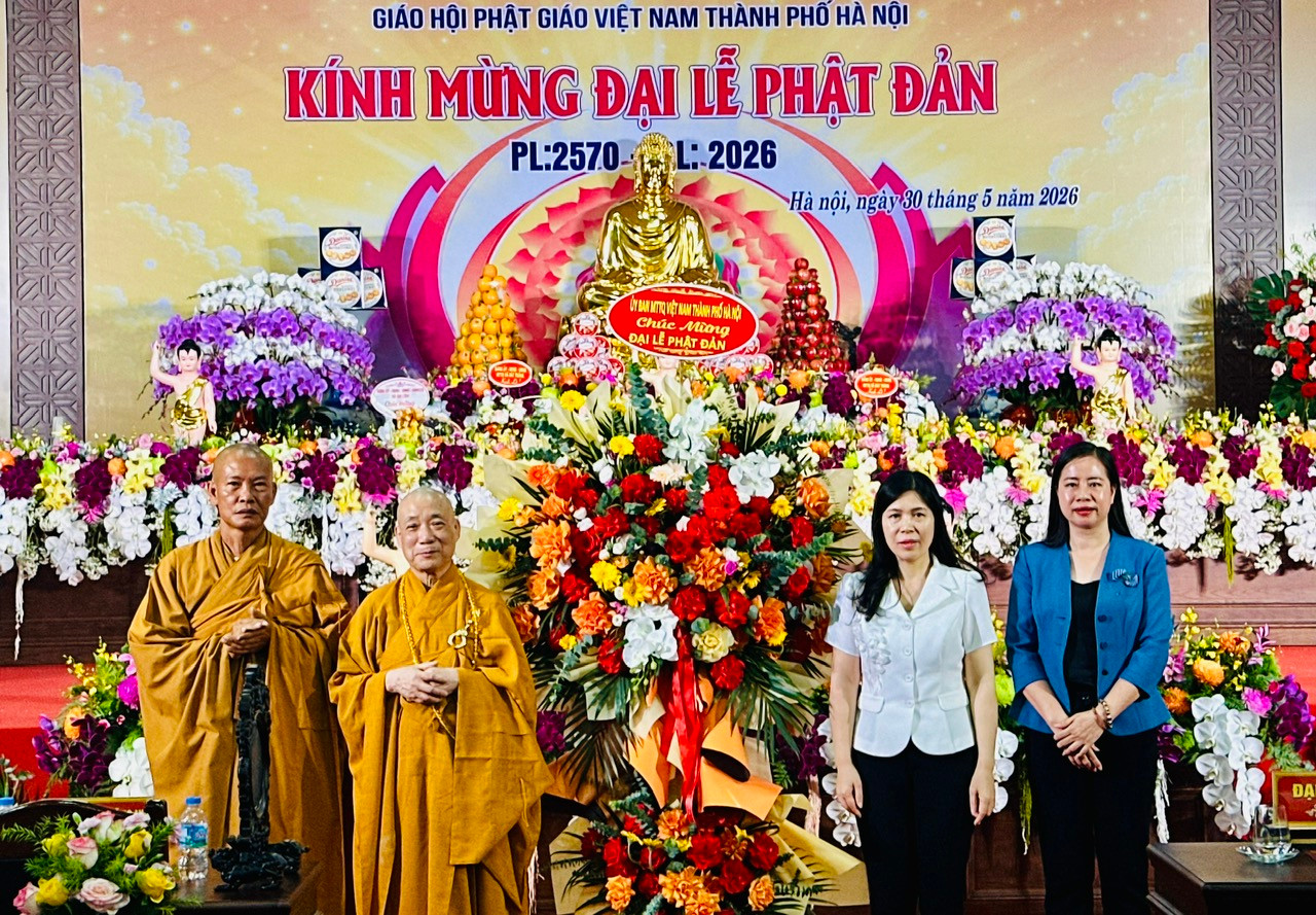 nguyen-phuong-hoa.jpg