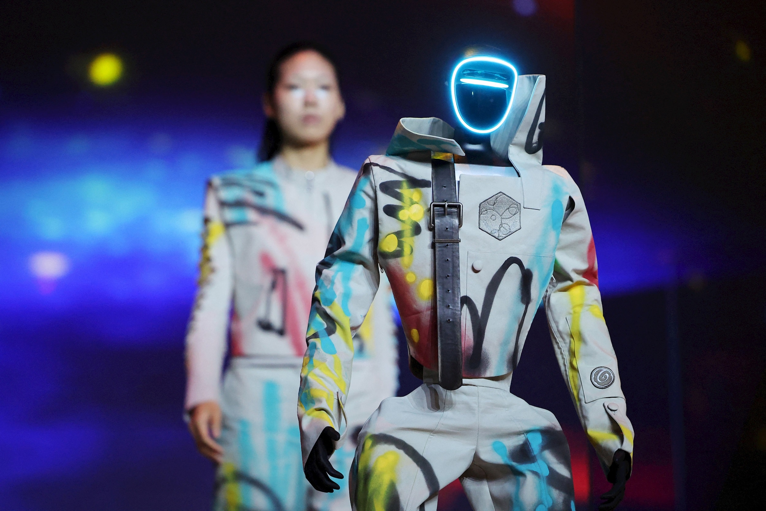 2026-05-28t080256z_1079044543_rc27ilasitky_rtrmadp_3_southkorea-robots-fashion-1-.jpg