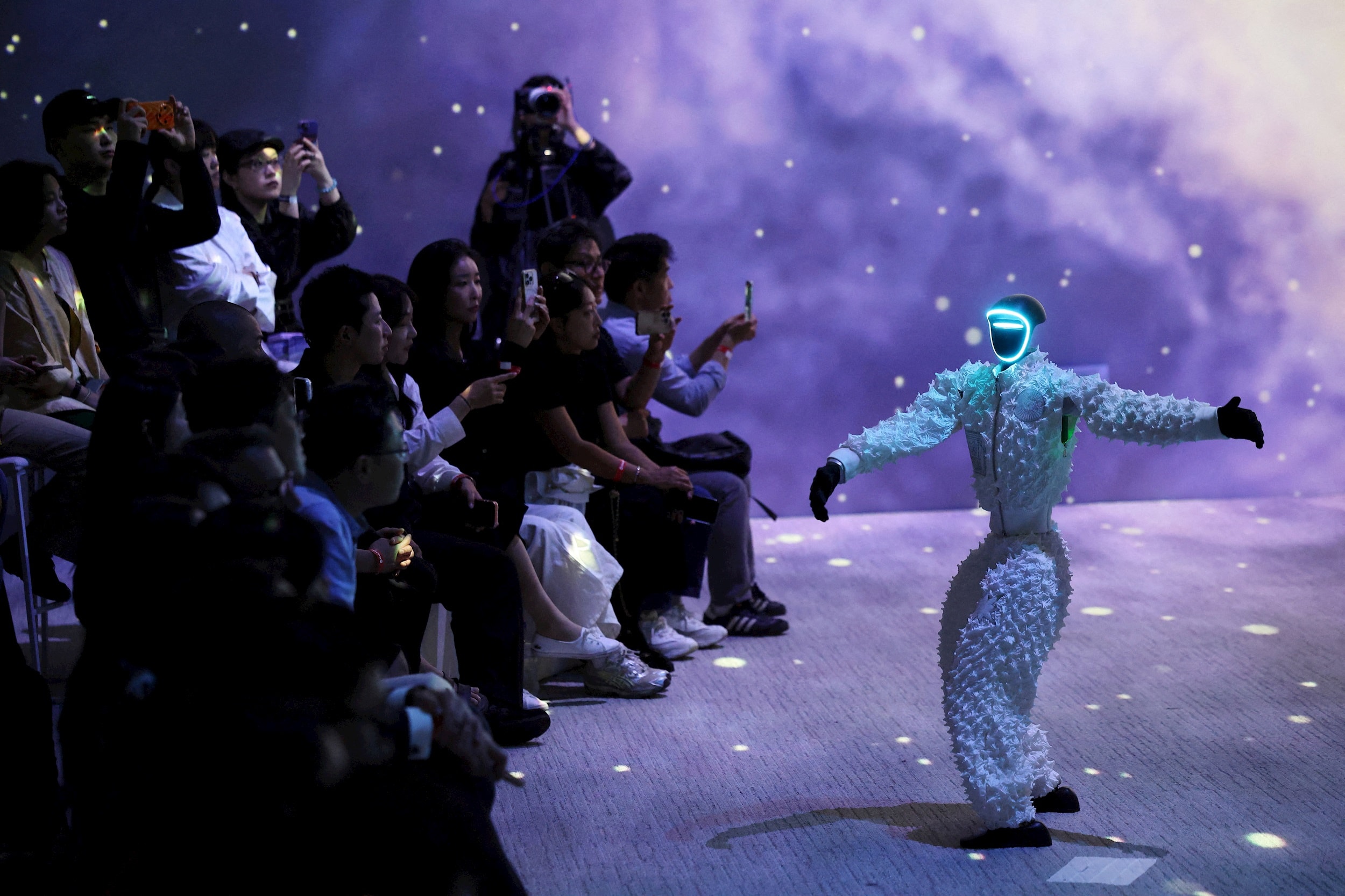 2026-05-29t012753z_127379284_rc27ilawu7rz_rtrmadp_3_southkorea-robots-fashion.jpg