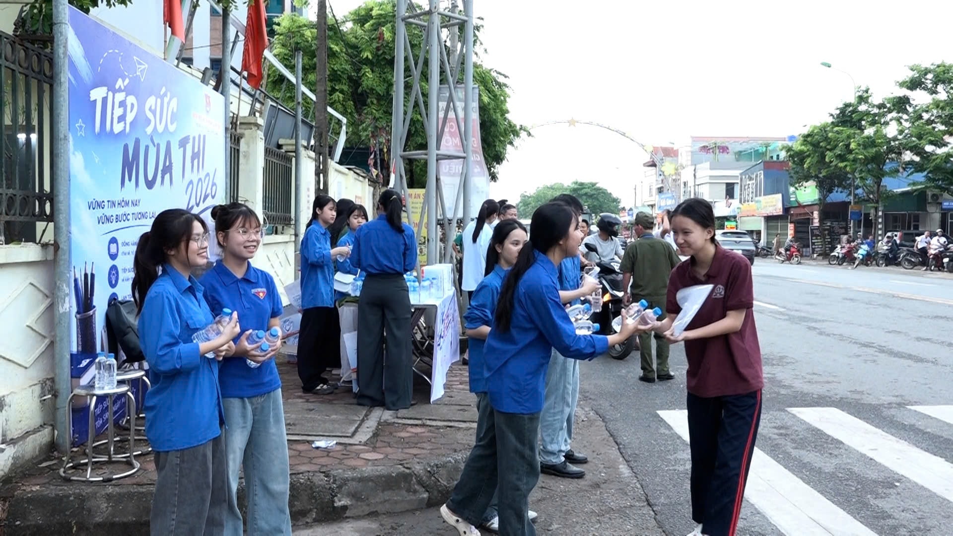 ຮ່າໂນຍ-ນາງ.jpg