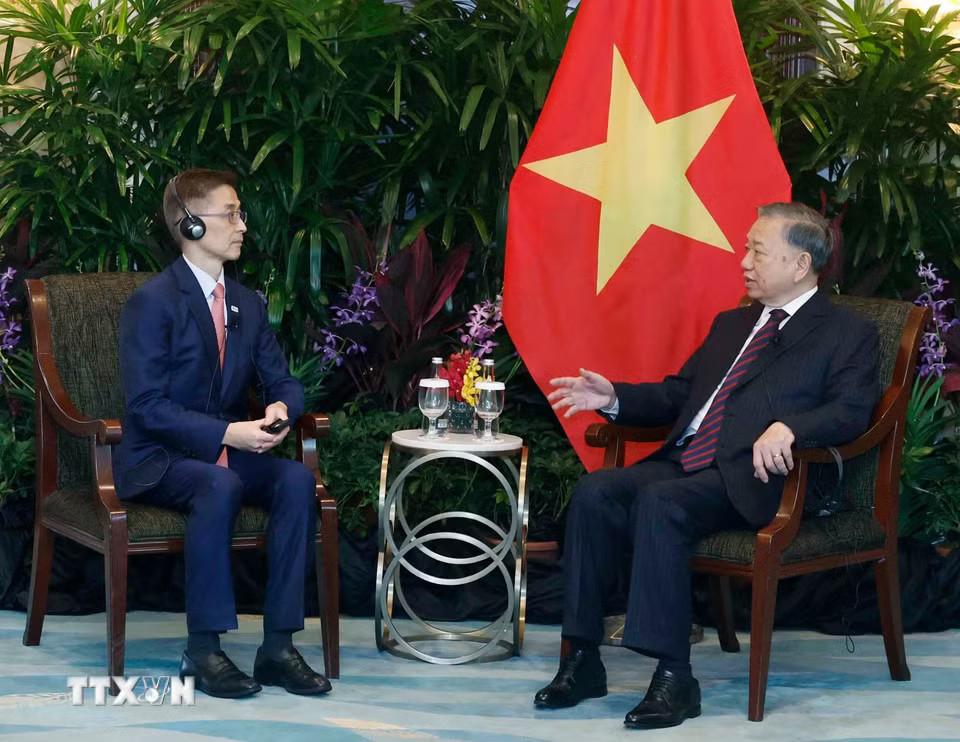 bdb858bf703196dc46522a-_ttxvn-tong-bi-thu-chu-tich-nuoc-tiep-lanh-dao-mot-so-doanh-nghiep-lon-cua-singapore-3005-2.jpg