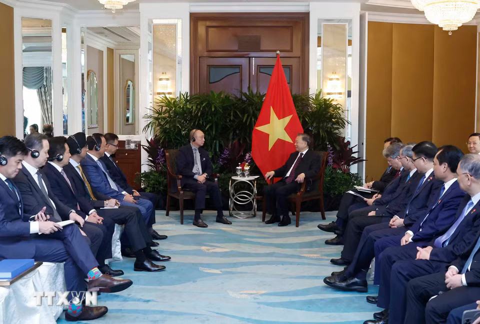 dfbe1aa5efc50517ea0cb6-_ttxvn-tong-bi-thu-chu-tich-nuoc-tiep-lanh-dao-mot-so-doanh-nghiep-lon-cua-singapore-3005-12.jpg