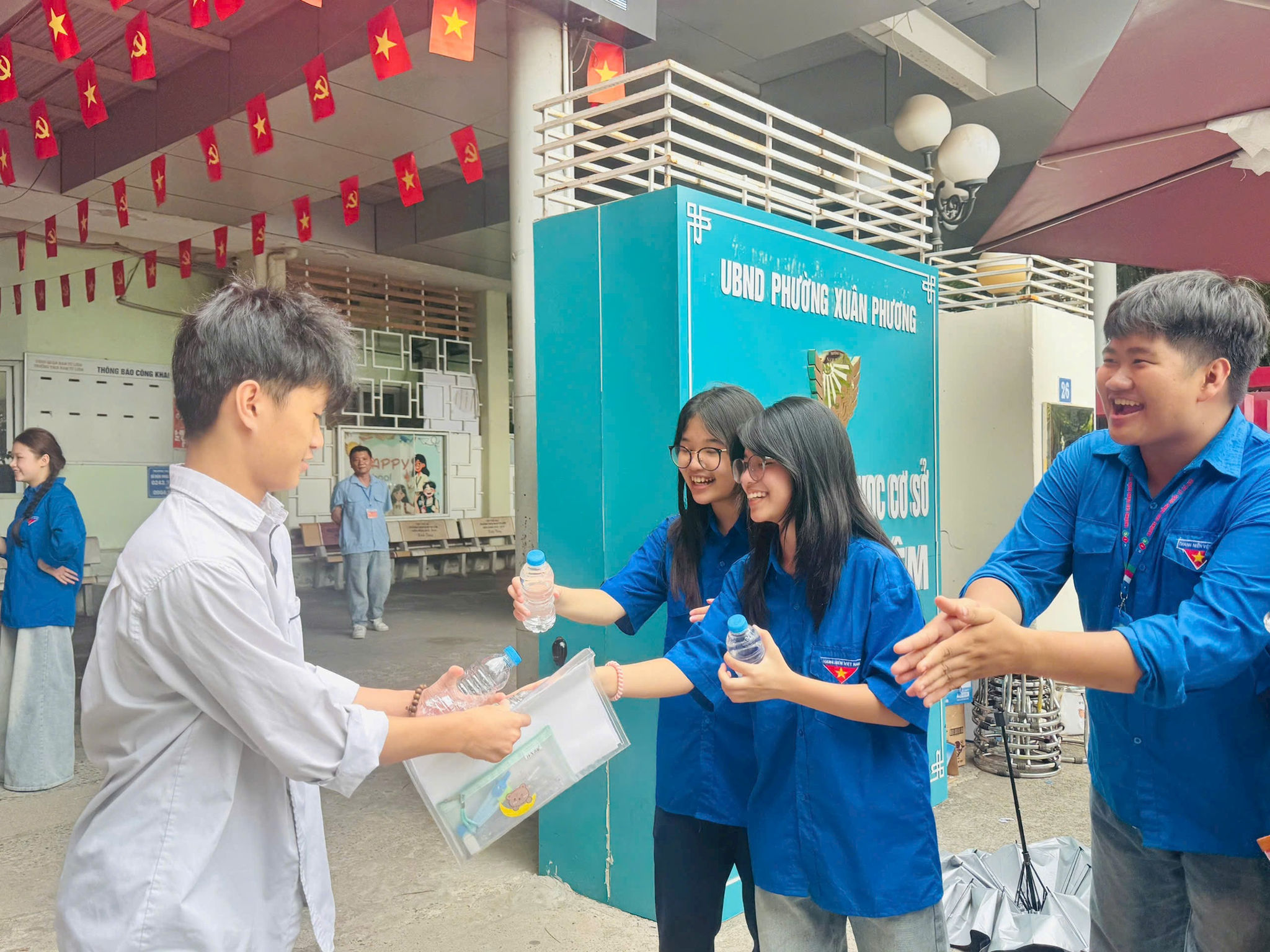 Đoàn Thanh niên phường Xuân Phương hoàn thành chiến dịch “Tiếp sức mùa thi” năm 2026