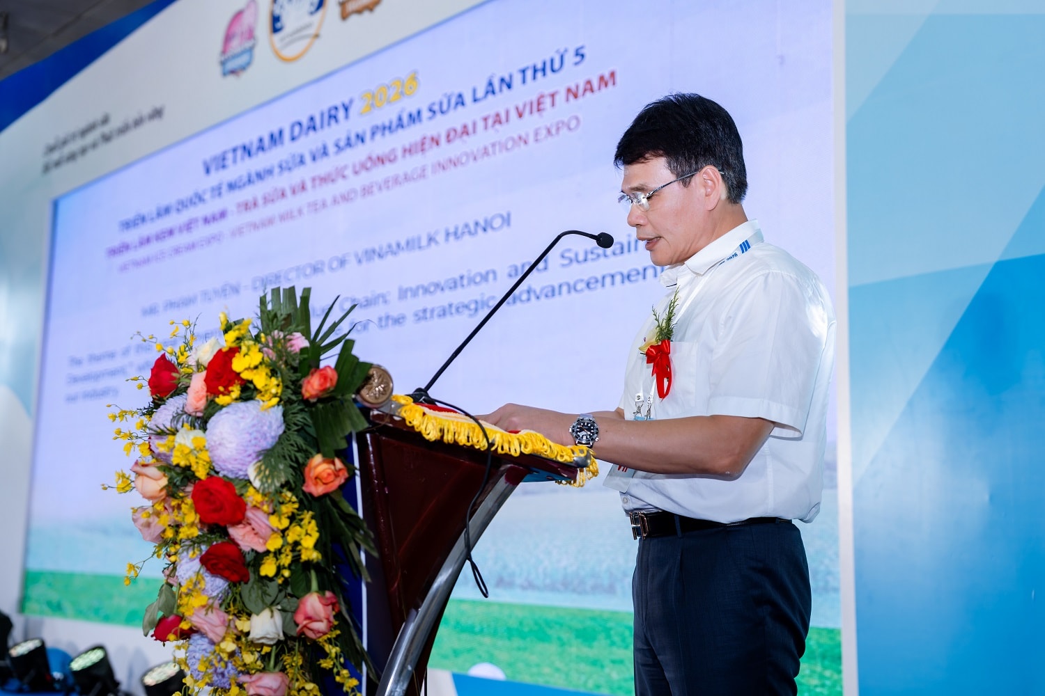 Ông Phạm Tuyên - Giám đốc chi nhánh Vinamilk Hà Nội - phát biểu tại Lễ khai mạc chuỗi triển lãm chuyên ngành sữa - kem - trà sữa và thức uống hiện đại 2026. Ảnh: Duy Cường