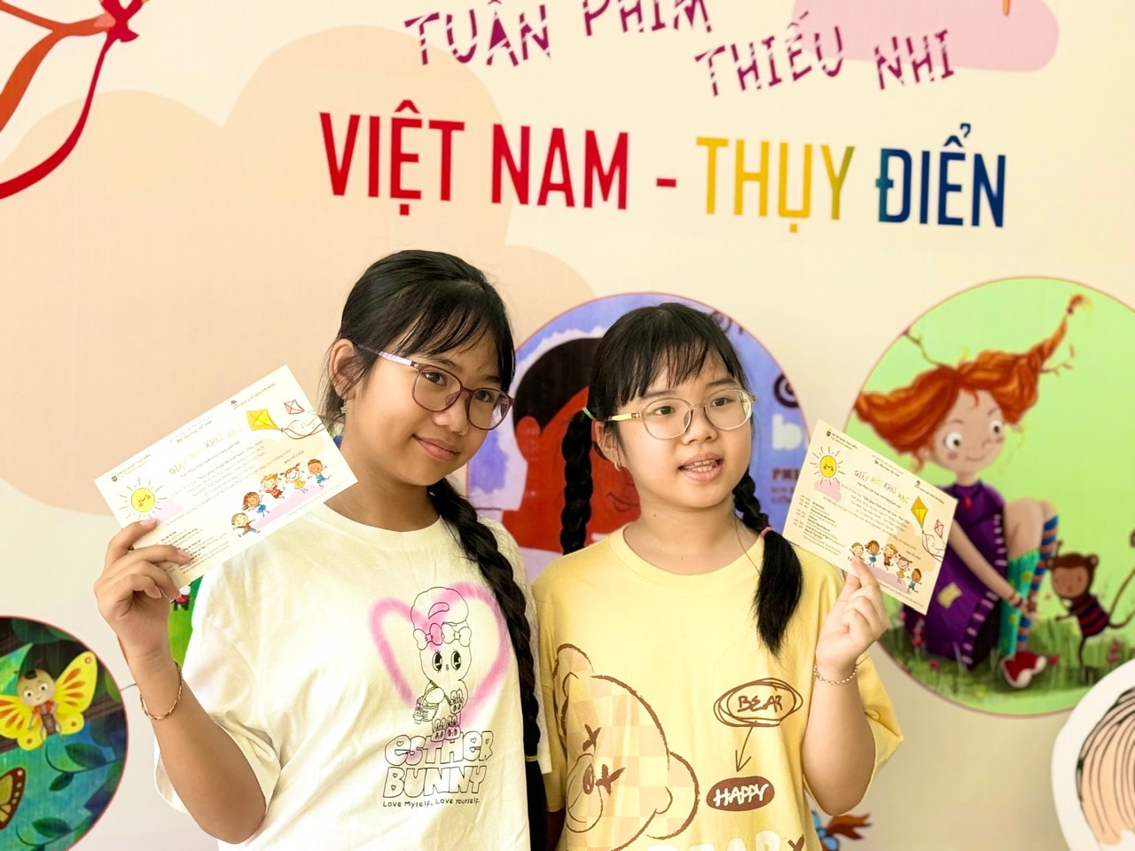 tran-gia-an-ben-phai-va-chi-ho-nguyen-ngoc-bich.jpg