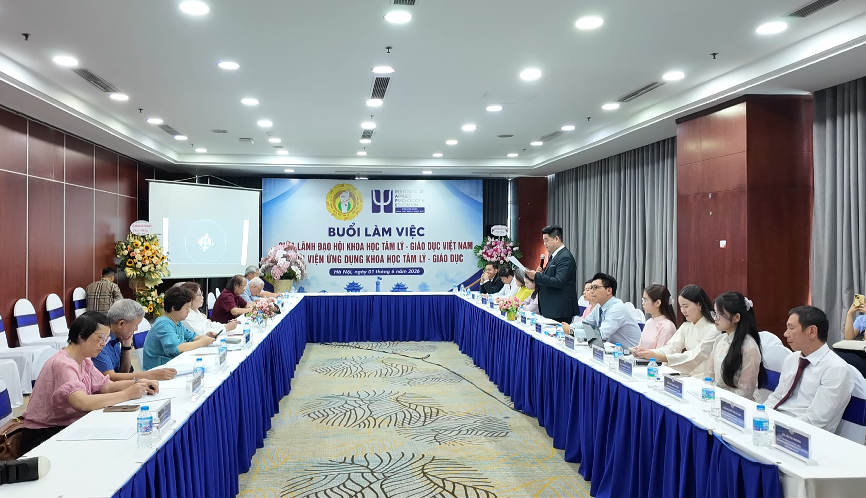 Sessione di lavoro tra l'Istituto di Psicologia Applicata e Pedagogia e l'Associazione Centrale di Psicologia e Pedagogia del Vietnam.