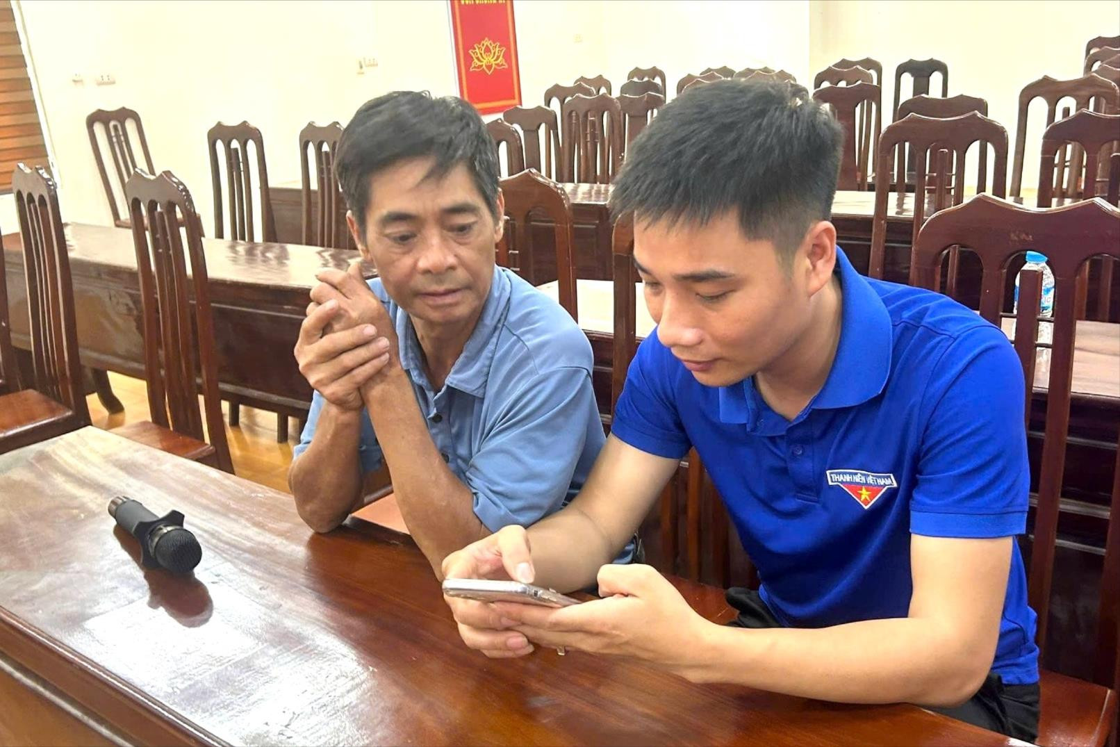 Đưa công nghệ số, AI đến gần hơn với cán bộ thôn