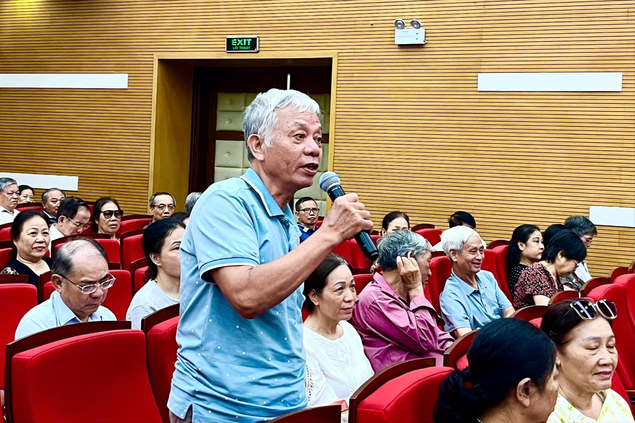 Cử tri phường Ô Chợ Dừa kiến nghị nhiều vấn đề “nóng” về trật tự đô thị