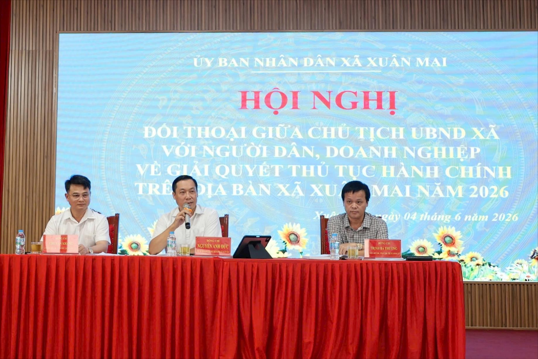 Xã Xuân Mai đối thoại với người dân, doanh nghiệp về thủ tục hành chính