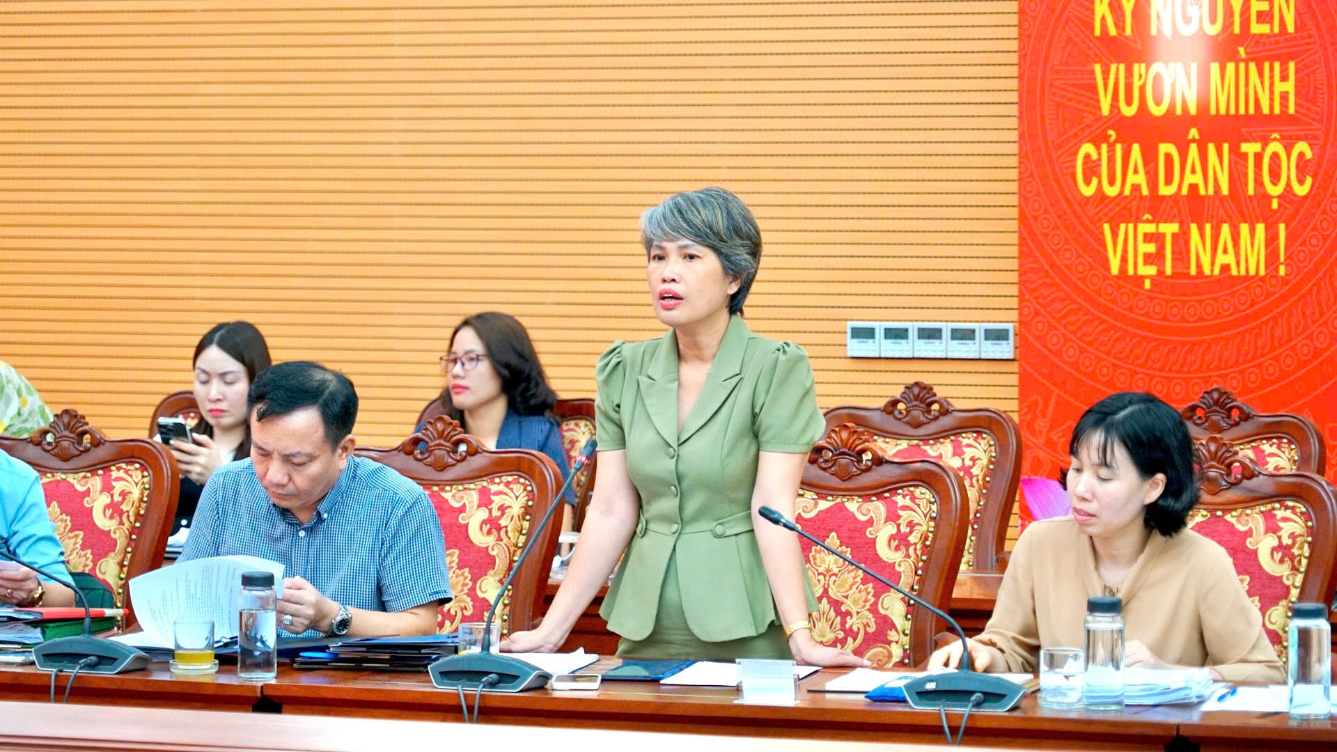 thao-luan.jpg