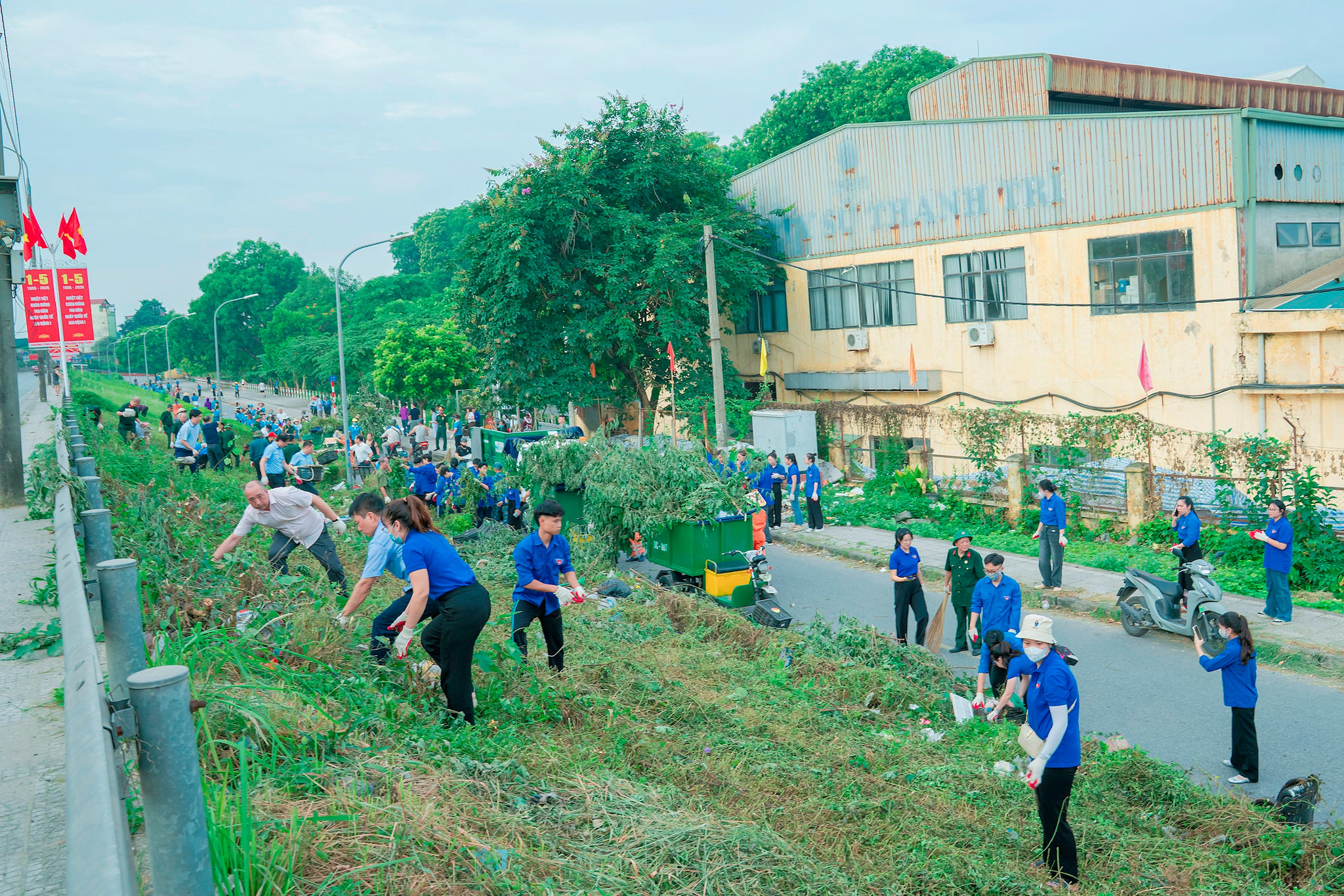 Phường Vĩnh Hưng ra quân hưởng ứng phong trào thi đua vì Thủ đô xanh - sạch - đẹp