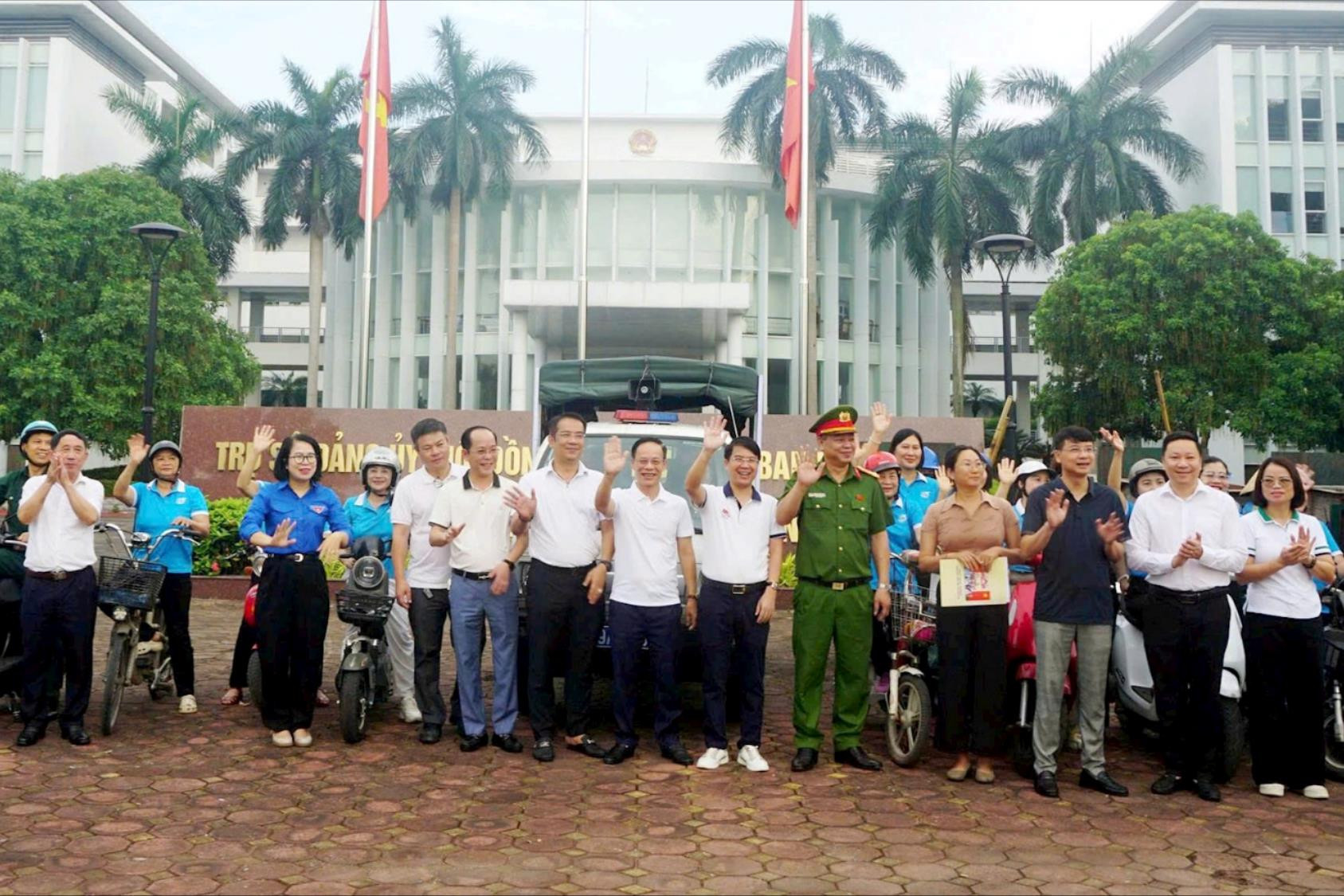 Phường Việt Hưng đồng loạt ra quân vì môi trường xanh - sạch - đẹp